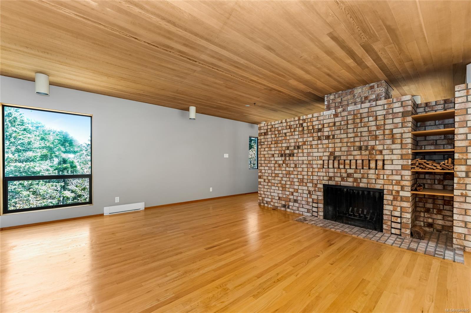 260 Moss Hill Pl