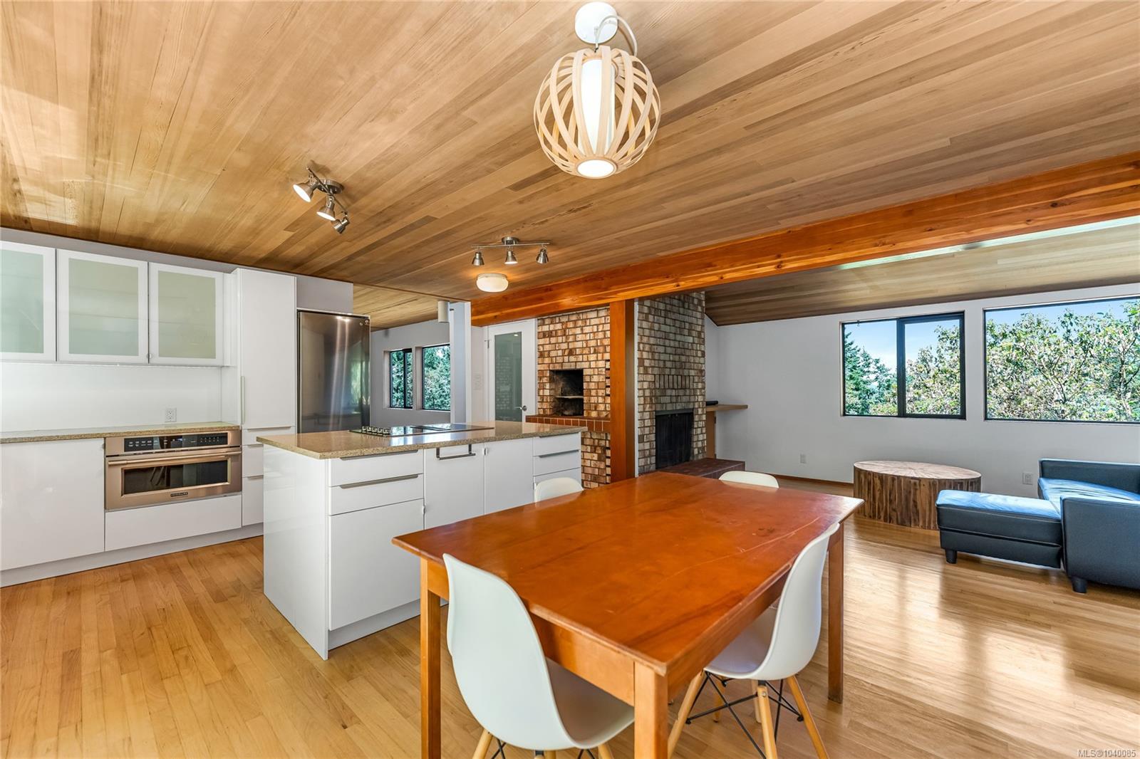 260 Moss Hill Pl