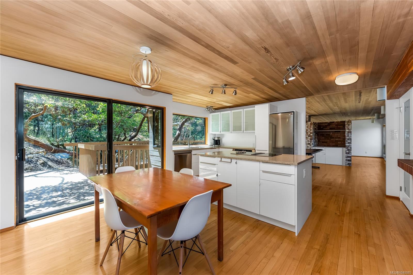 260 Moss Hill Pl