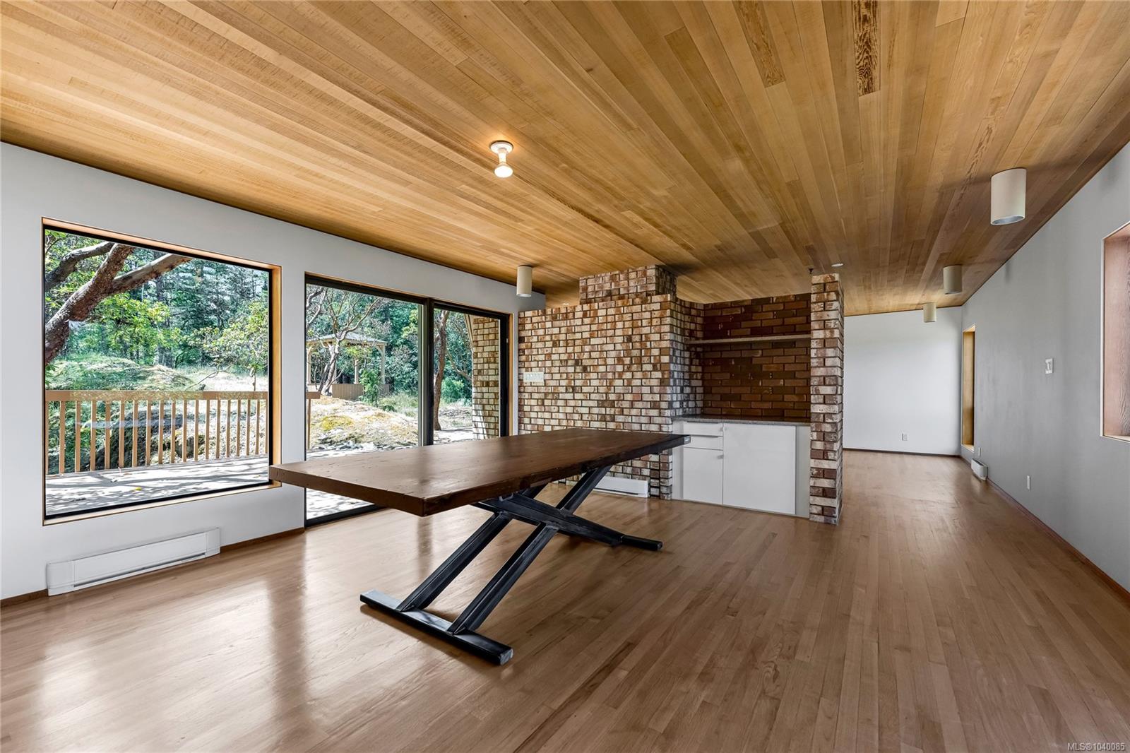 260 Moss Hill Pl