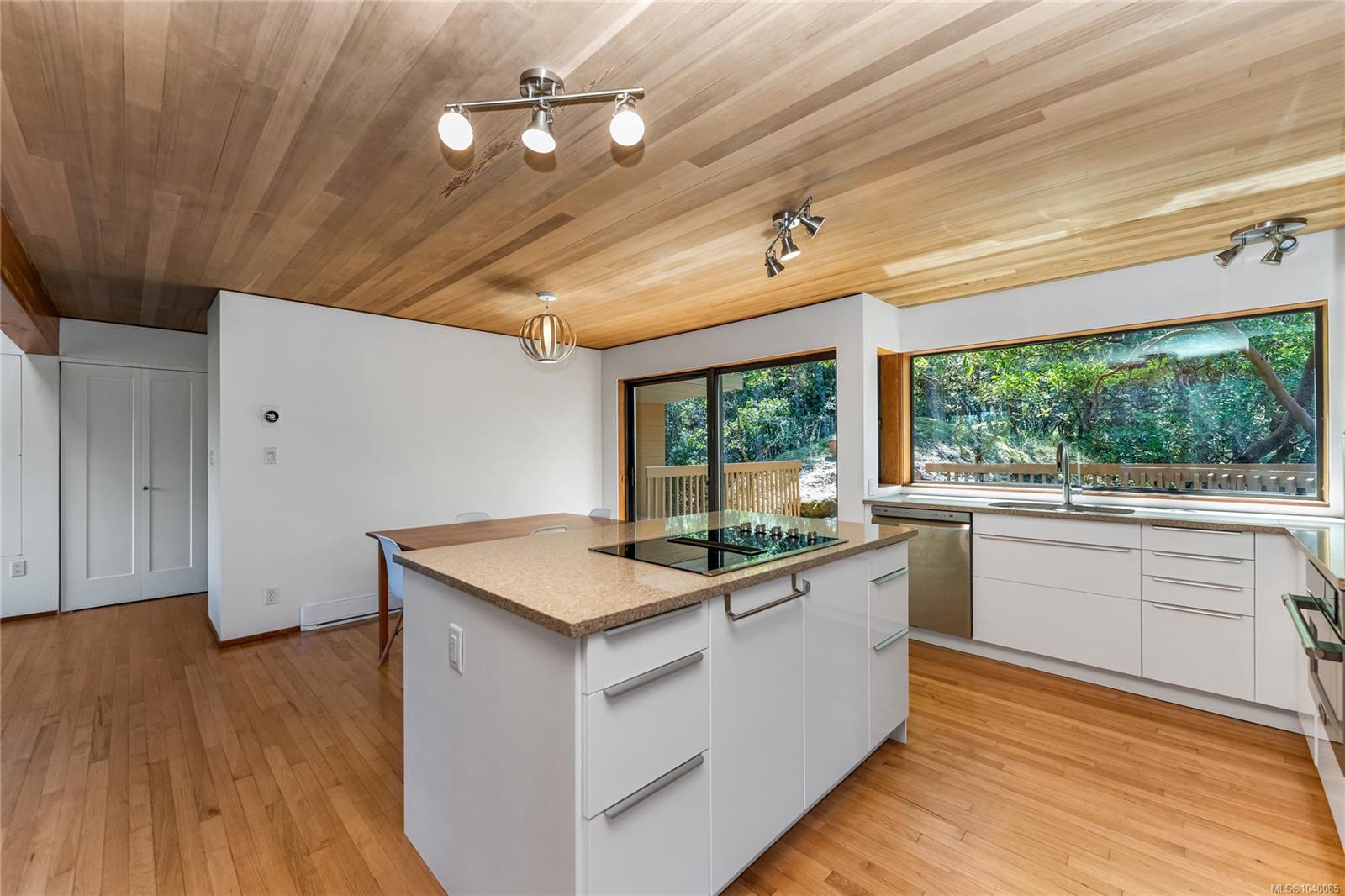 260 Moss Hill Pl