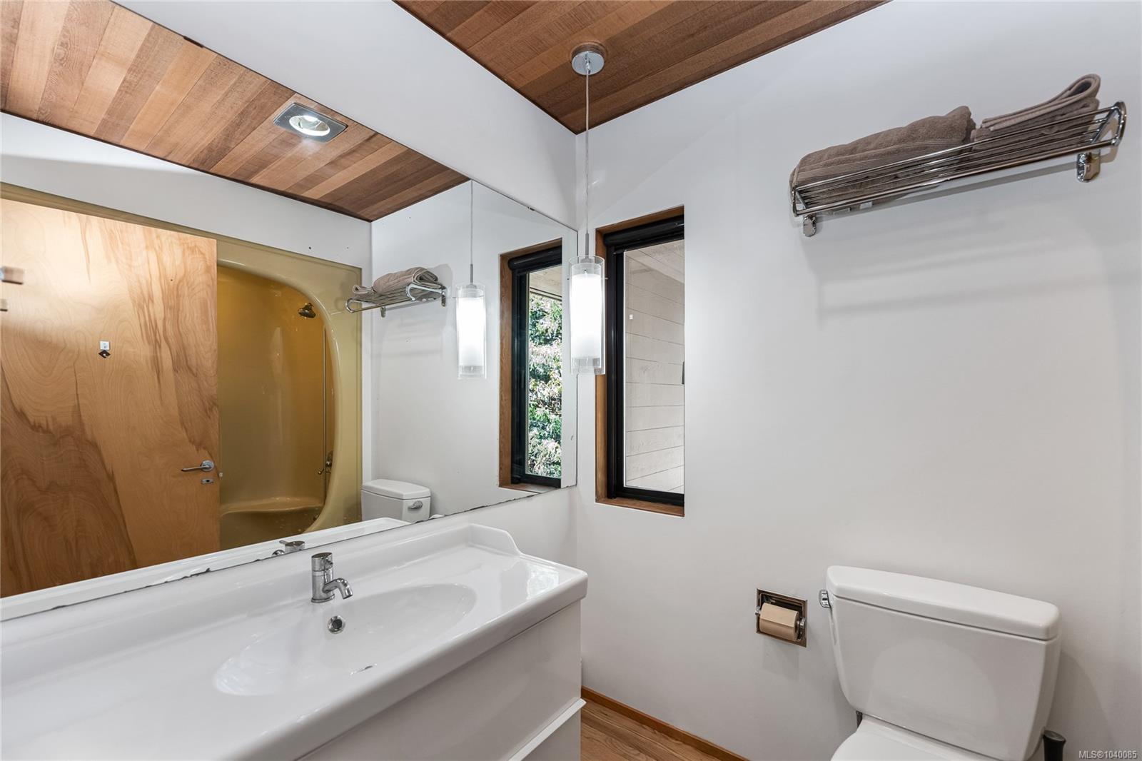 260 Moss Hill Pl