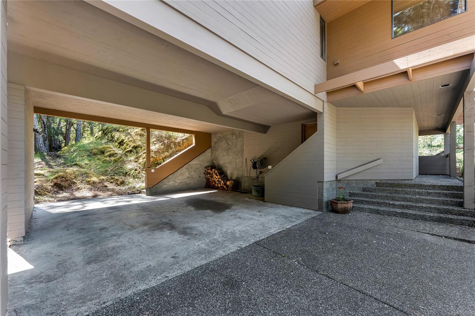 260 Moss Hill Pl