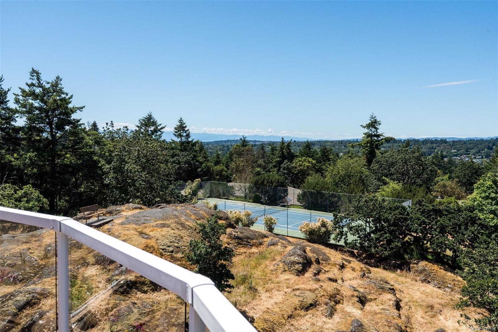 2829 Arbutus Rd #PH52