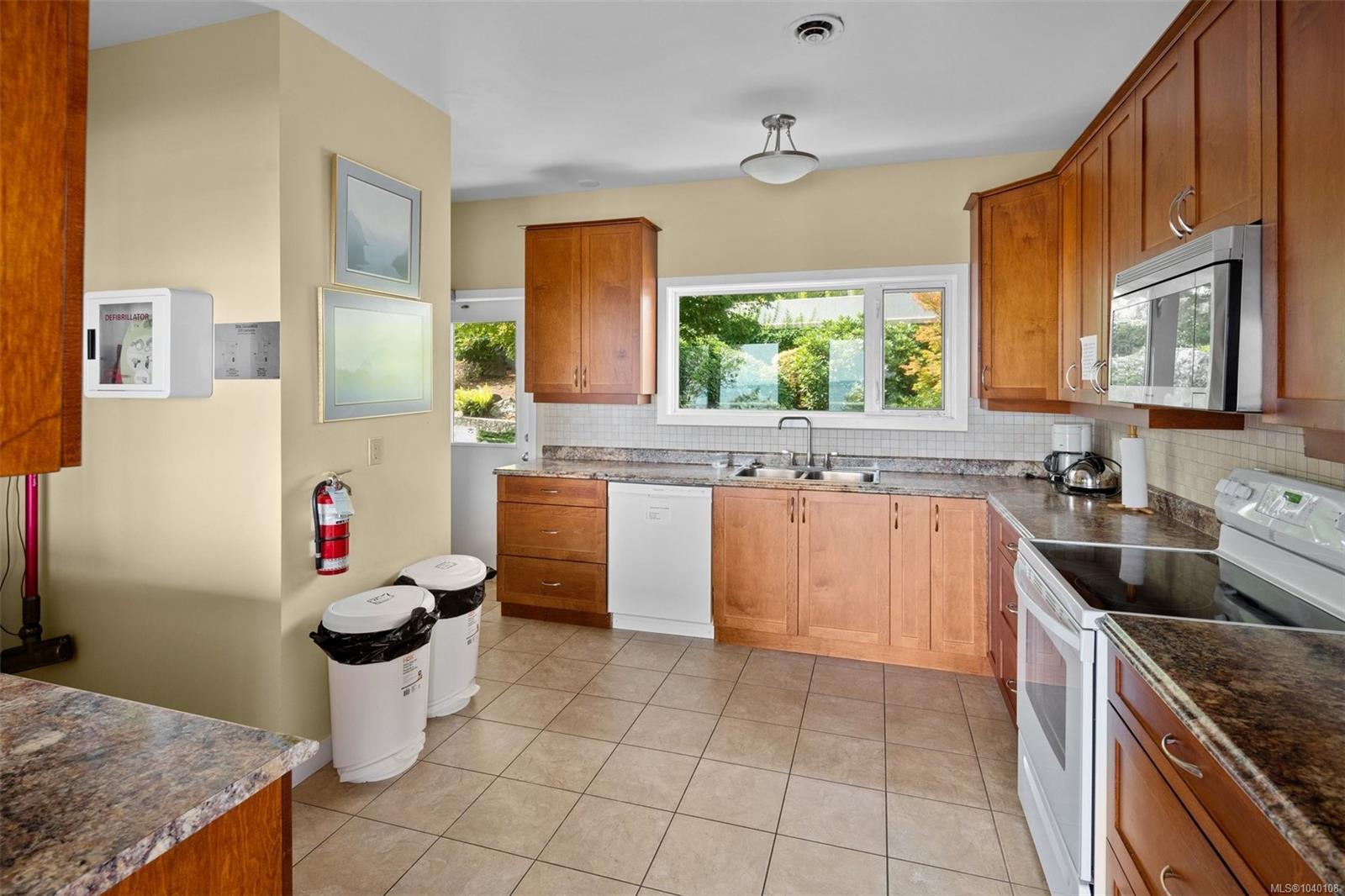 2829 Arbutus Rd #PH52