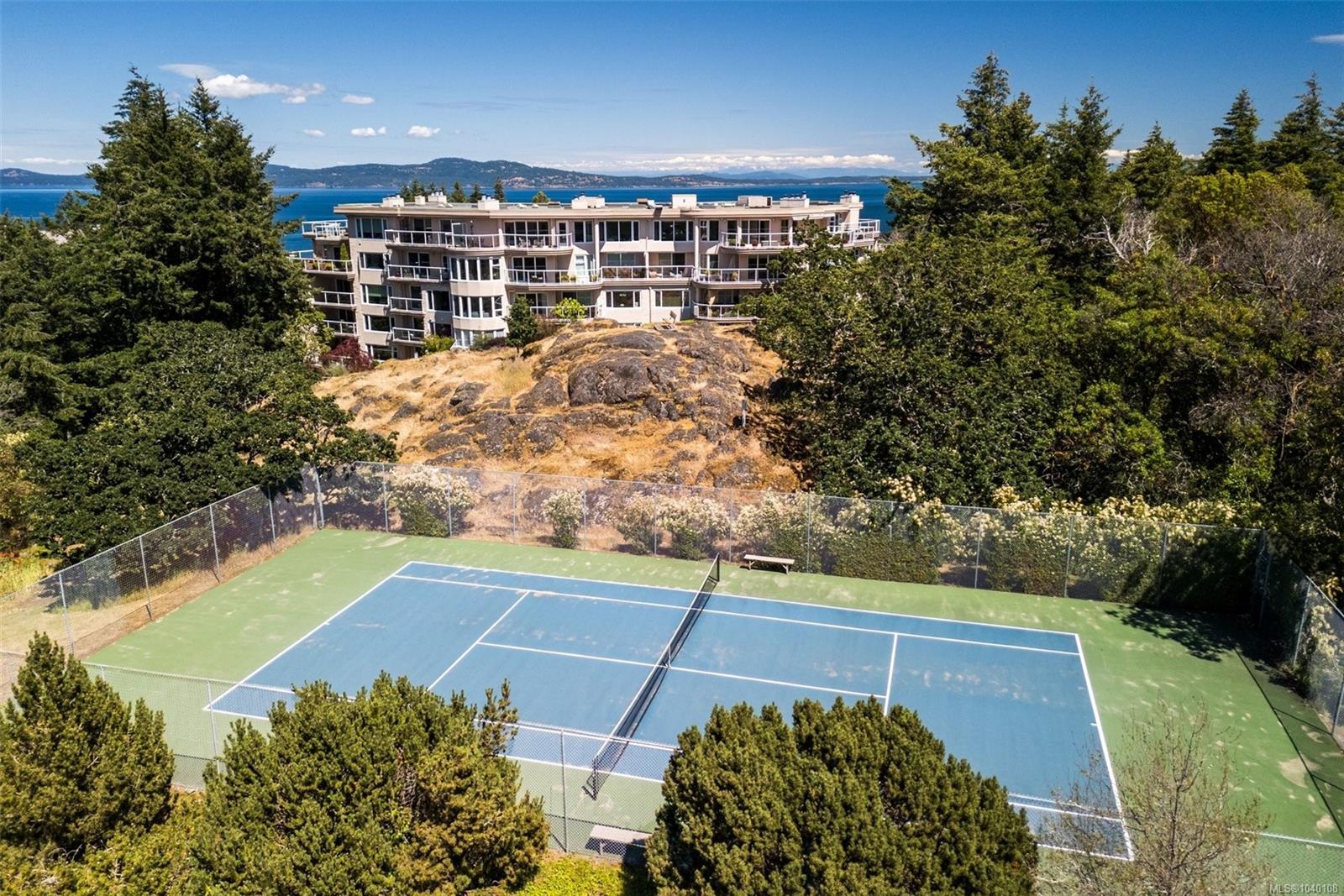 2829 Arbutus Rd #PH52