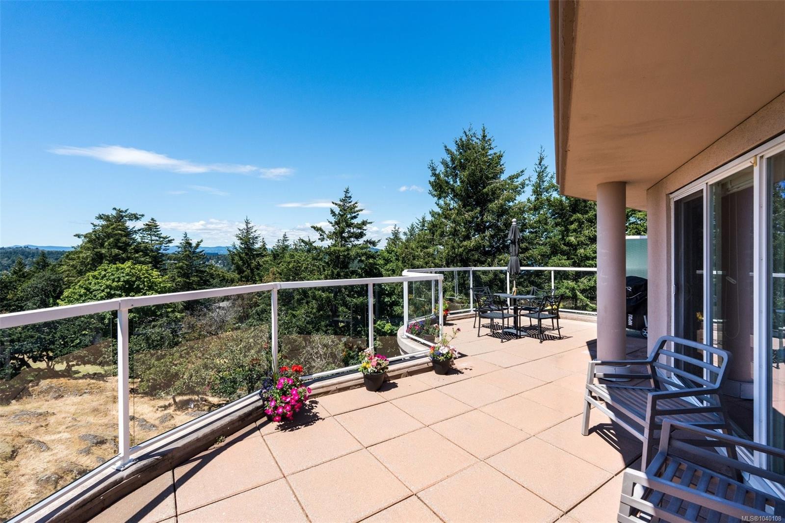 2829 Arbutus Rd #PH52