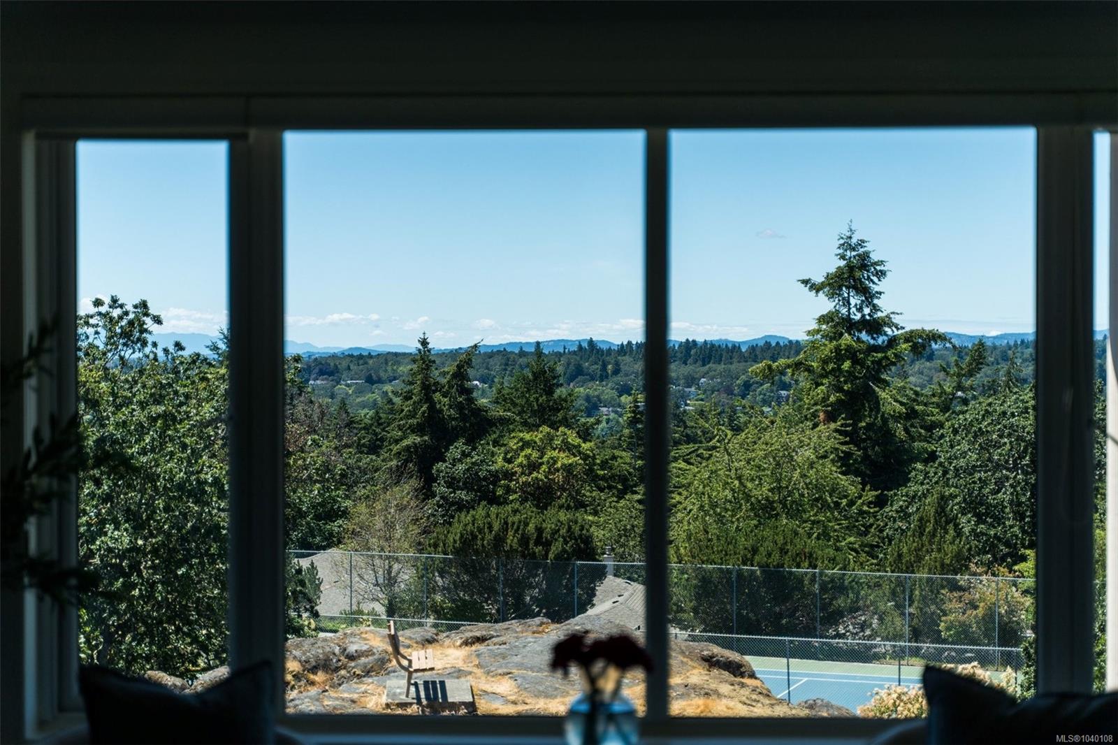 2829 Arbutus Rd #PH52