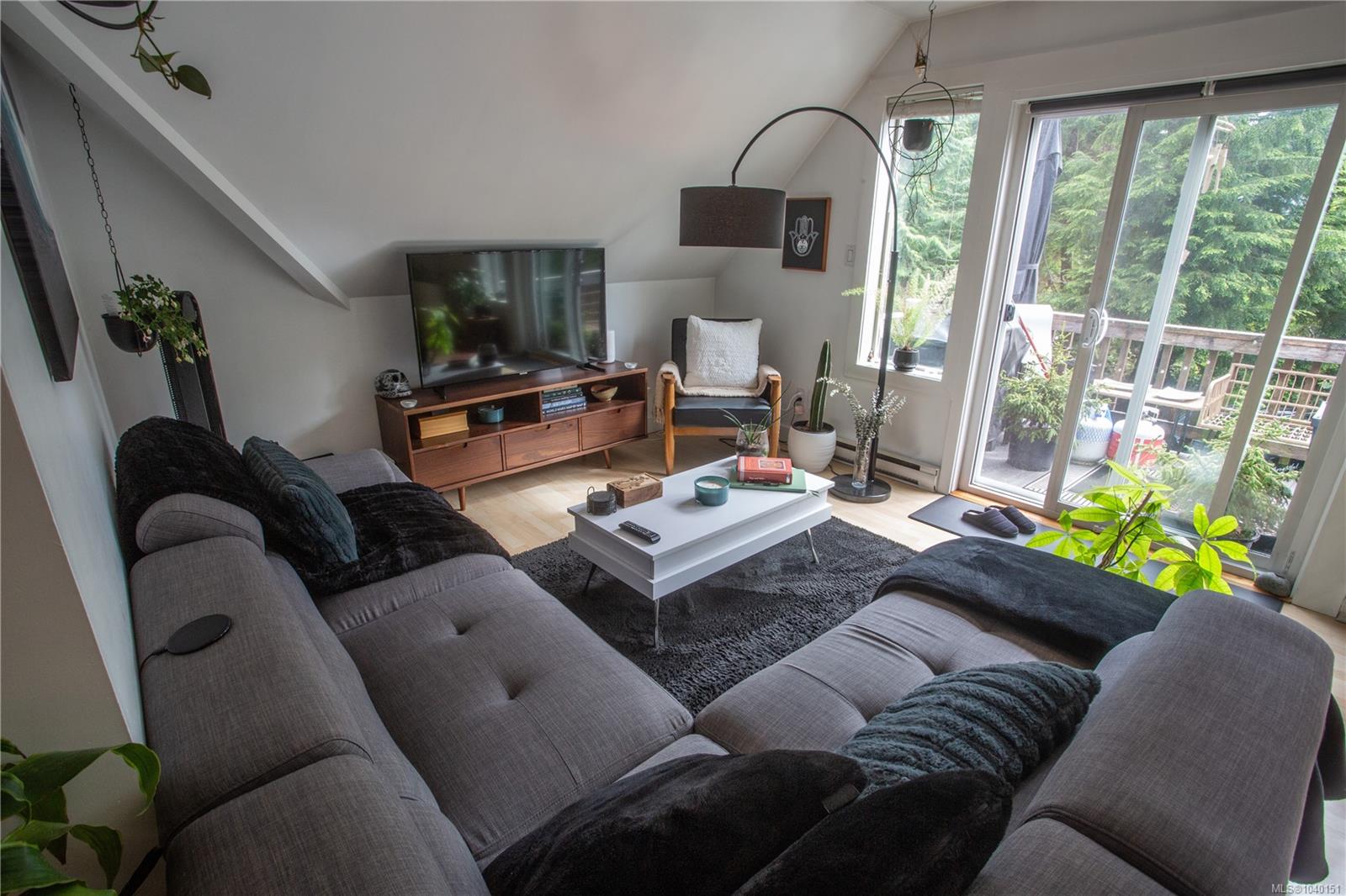 1228 Howard Dr