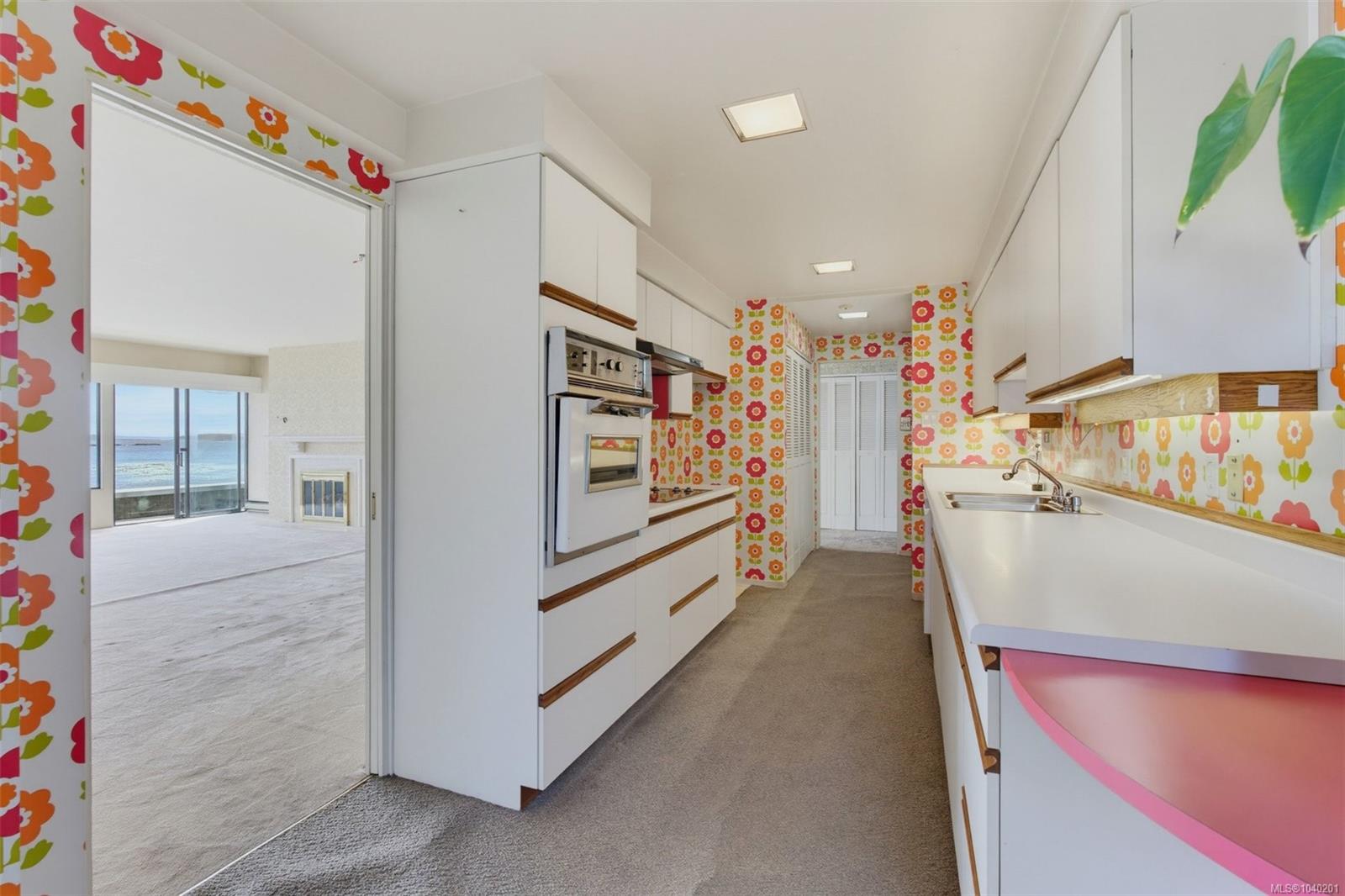 1211 Beach Dr #103