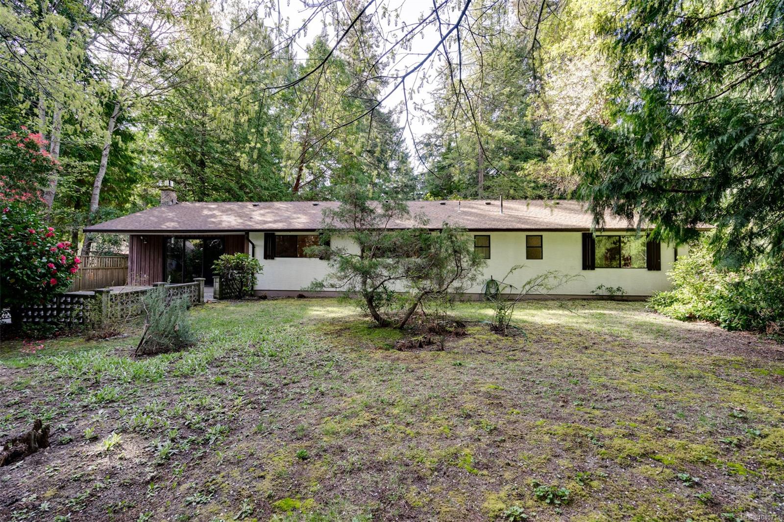 780 Helvetia Cres