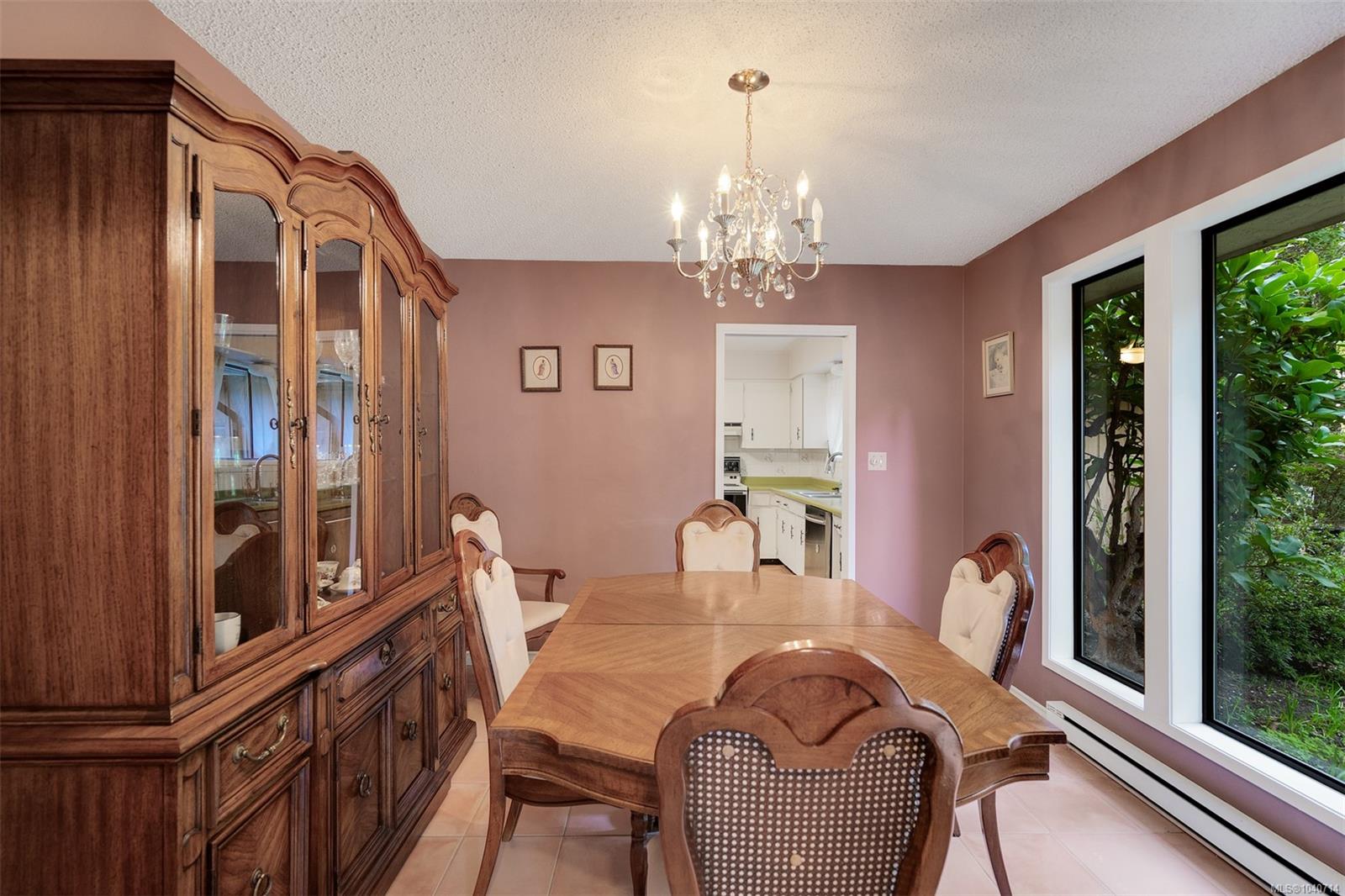 780 Helvetia Cres