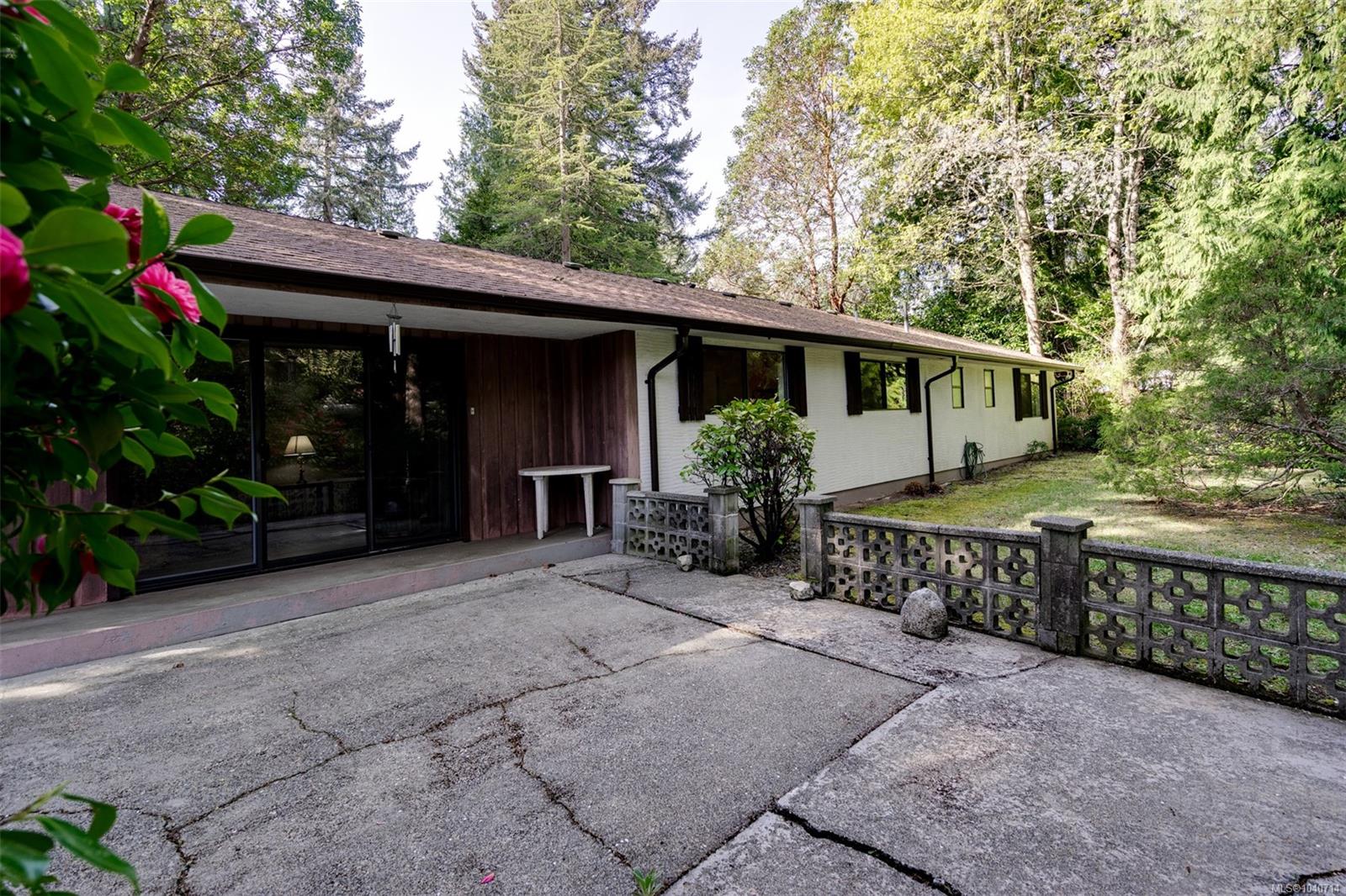 780 Helvetia Cres