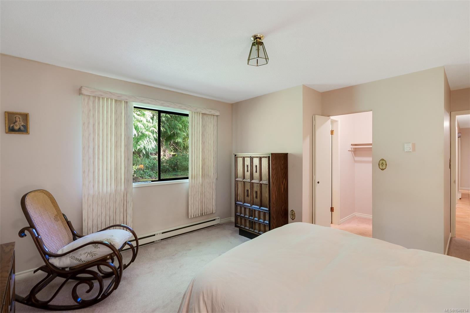 780 Helvetia Cres