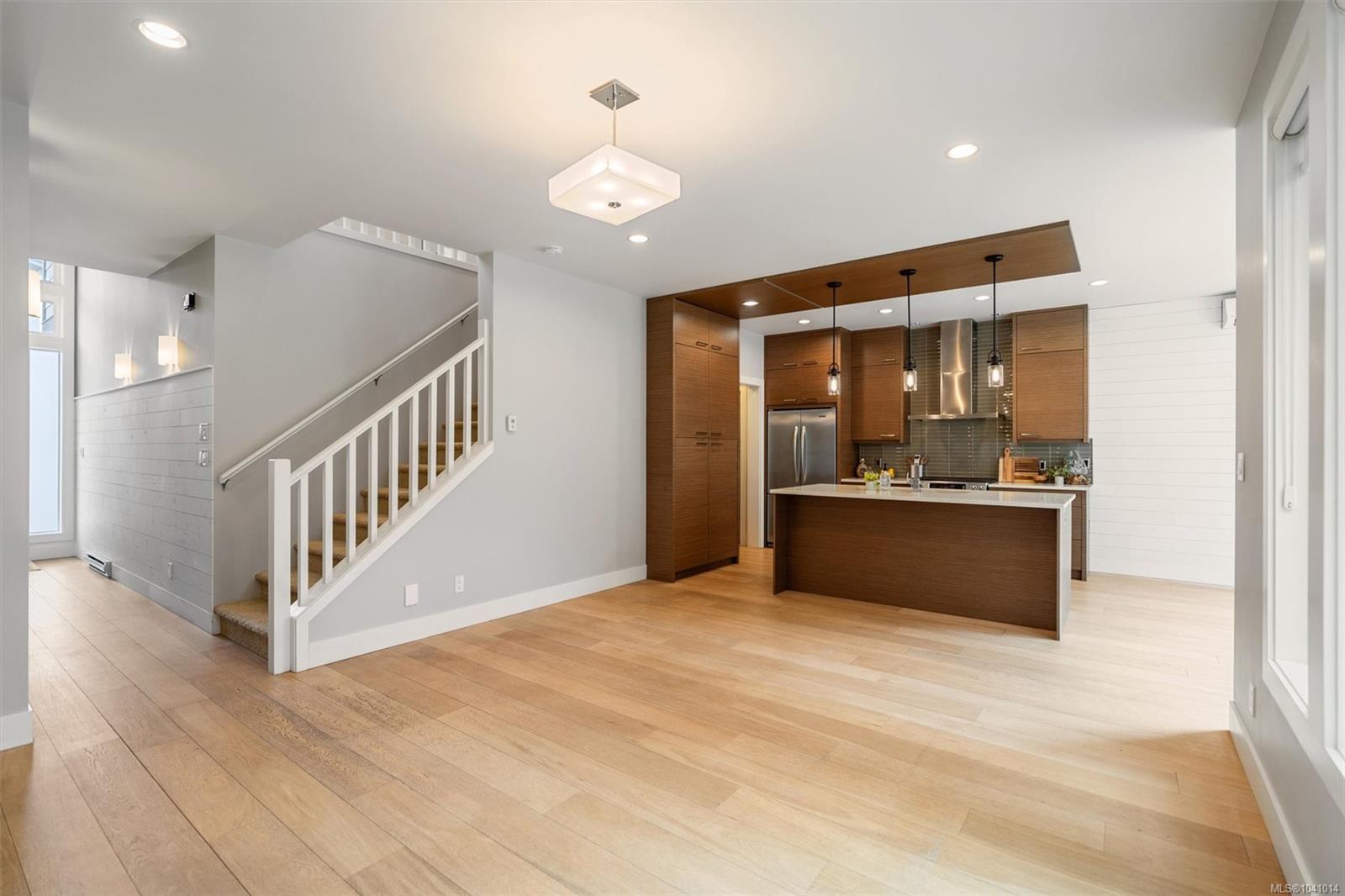 433 Regency Pl