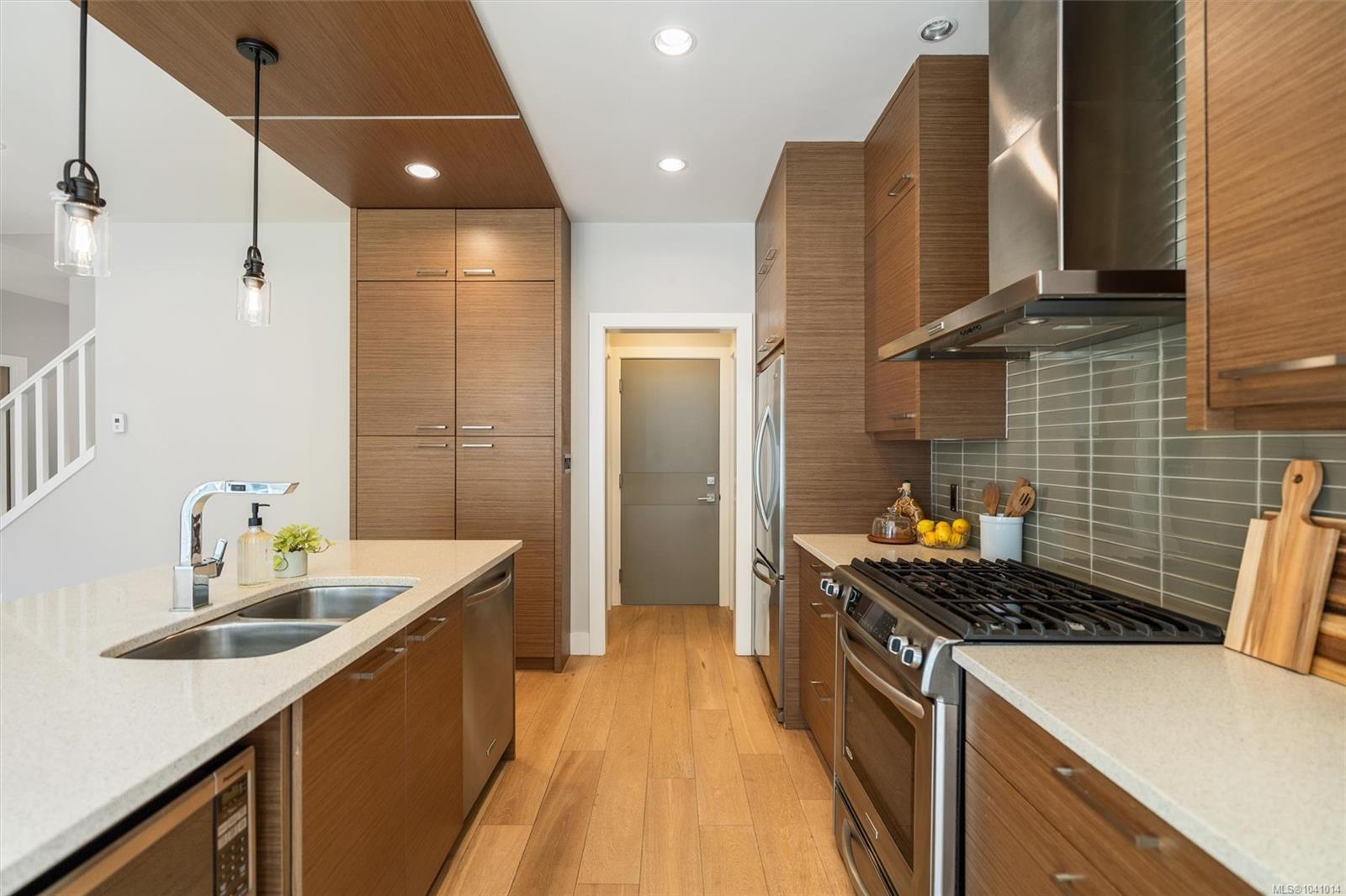 433 Regency Pl