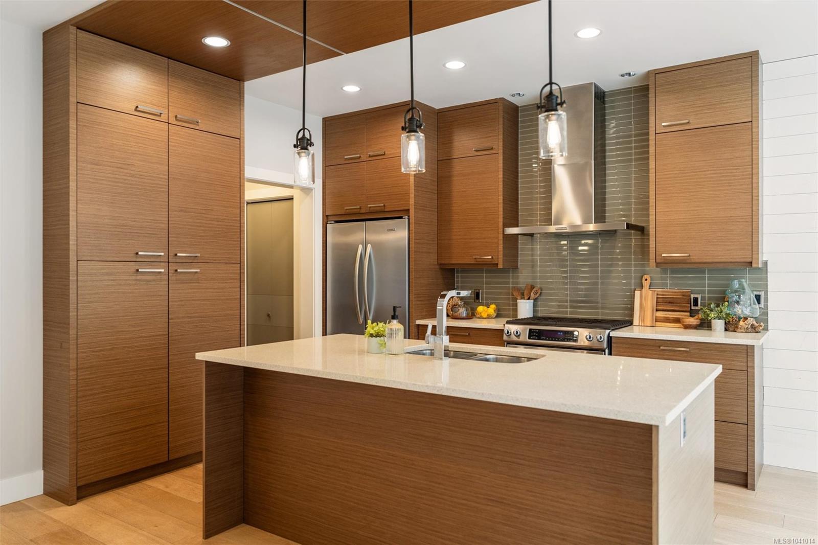 433 Regency Pl