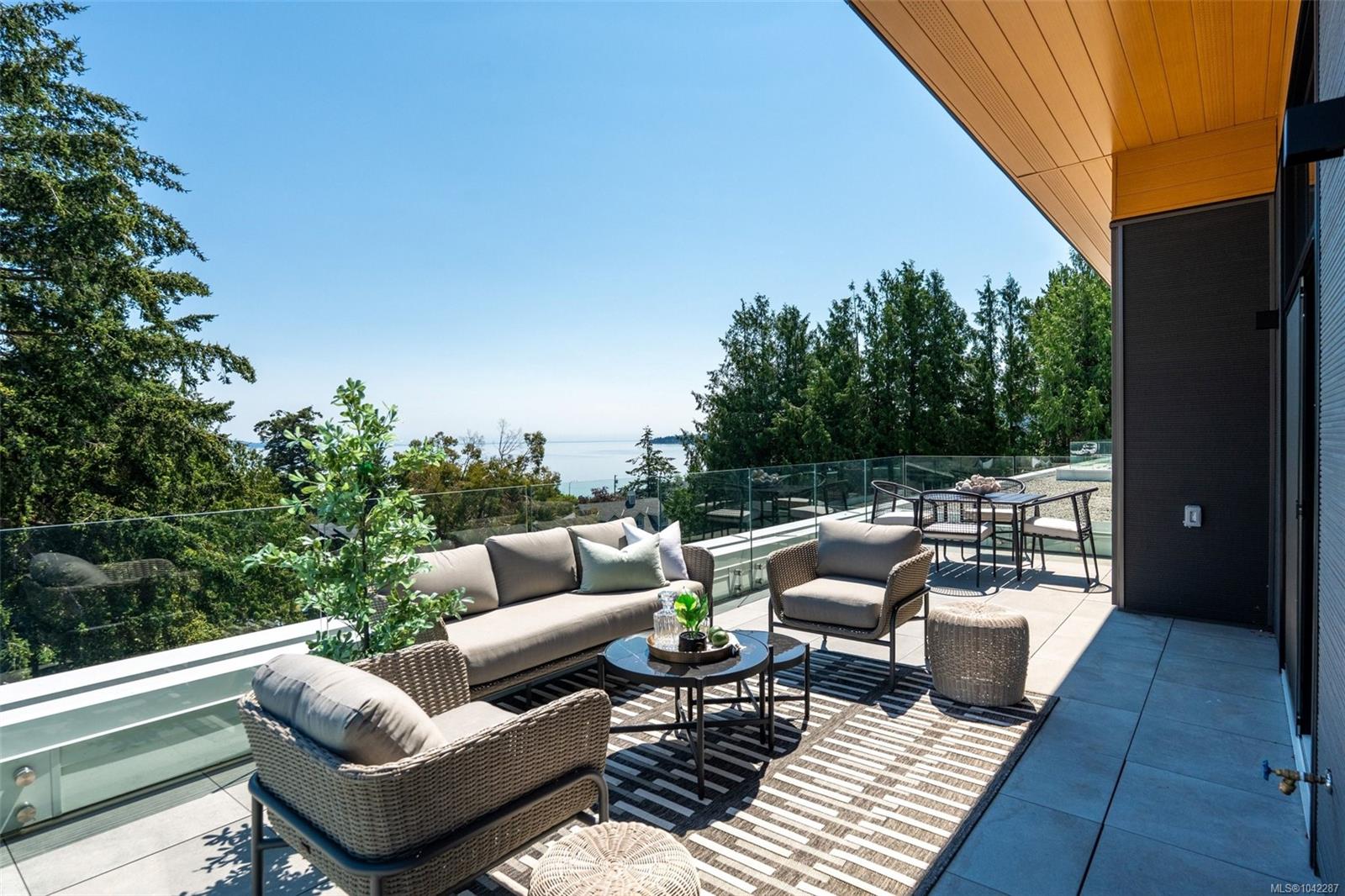 5229 Cordova Bay Rd #PH 404