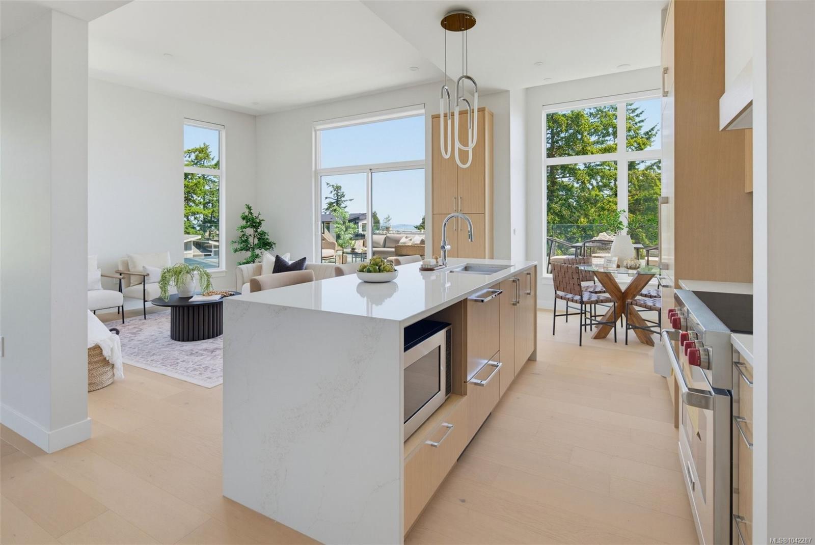 5229 Cordova Bay Rd #PH 404