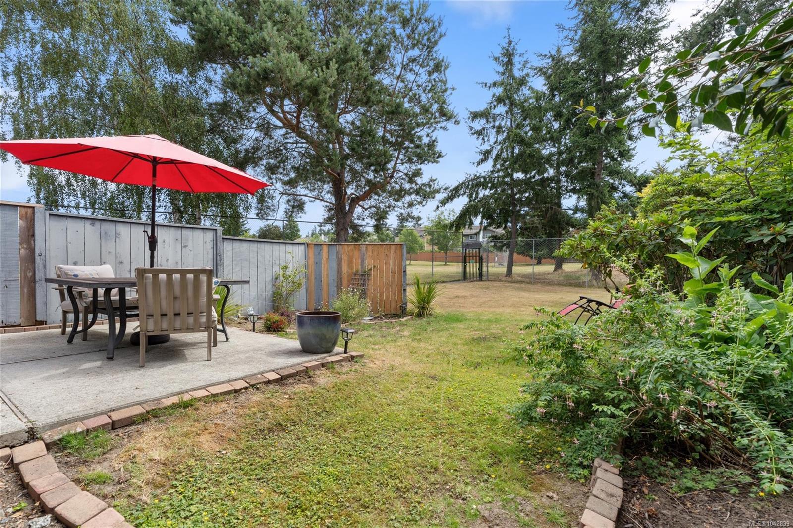 4391 Torquay Dr #7