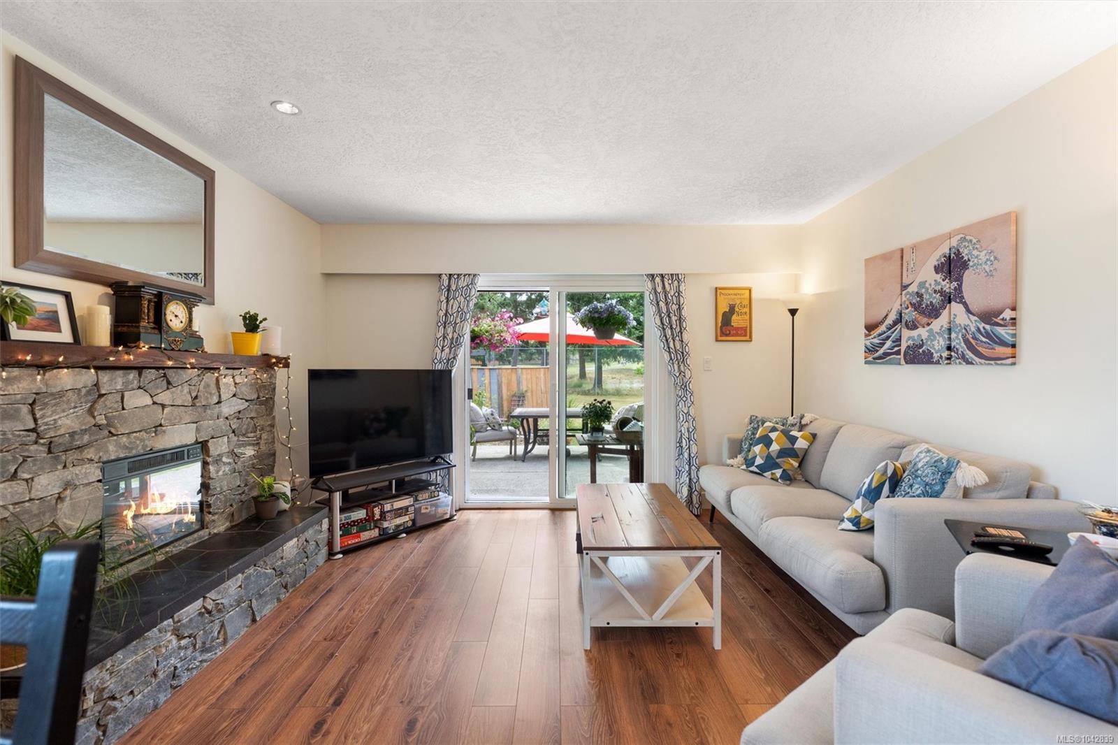4391 Torquay Dr #7