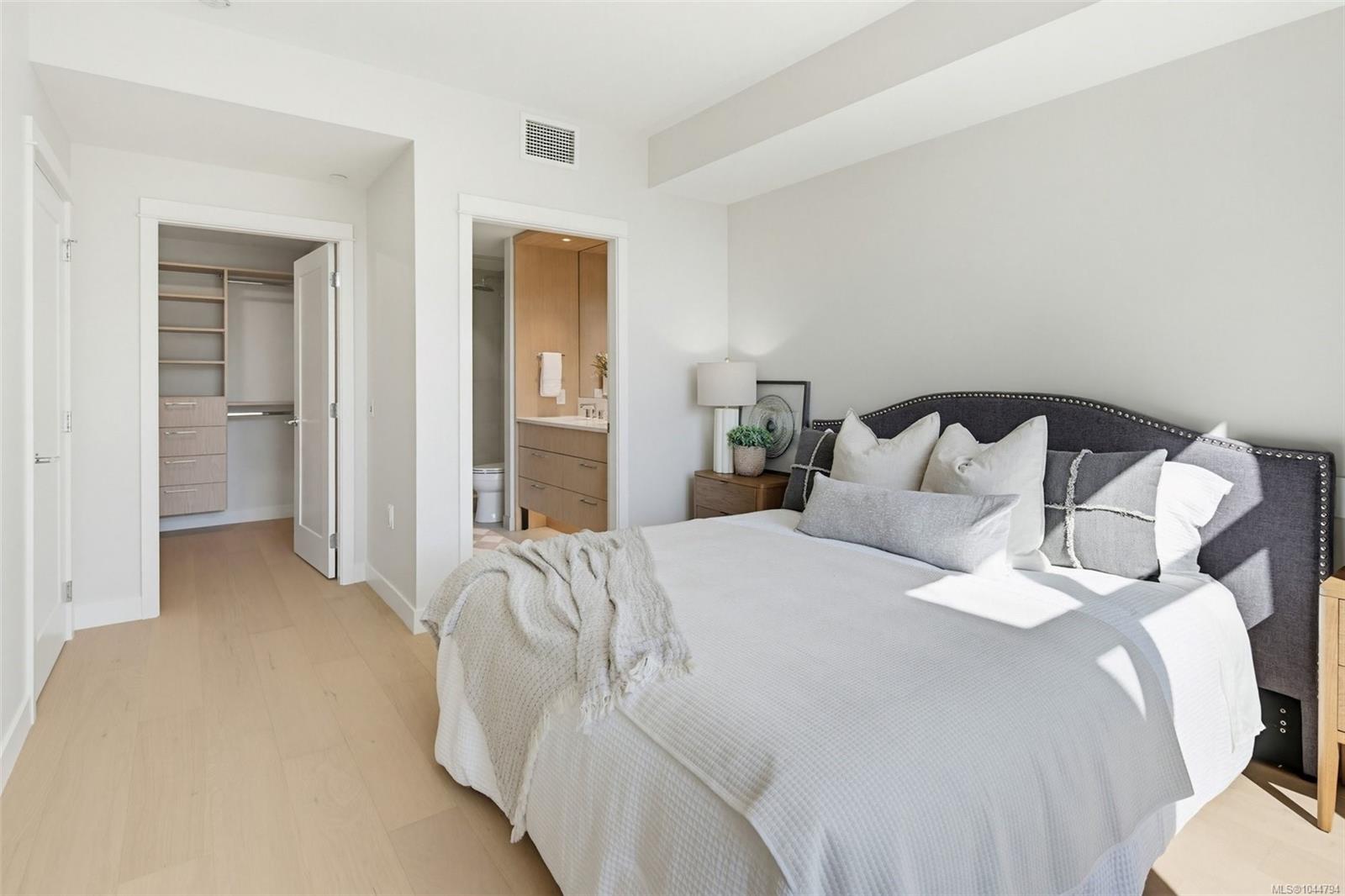 5229 Cordova Bay Rd #202