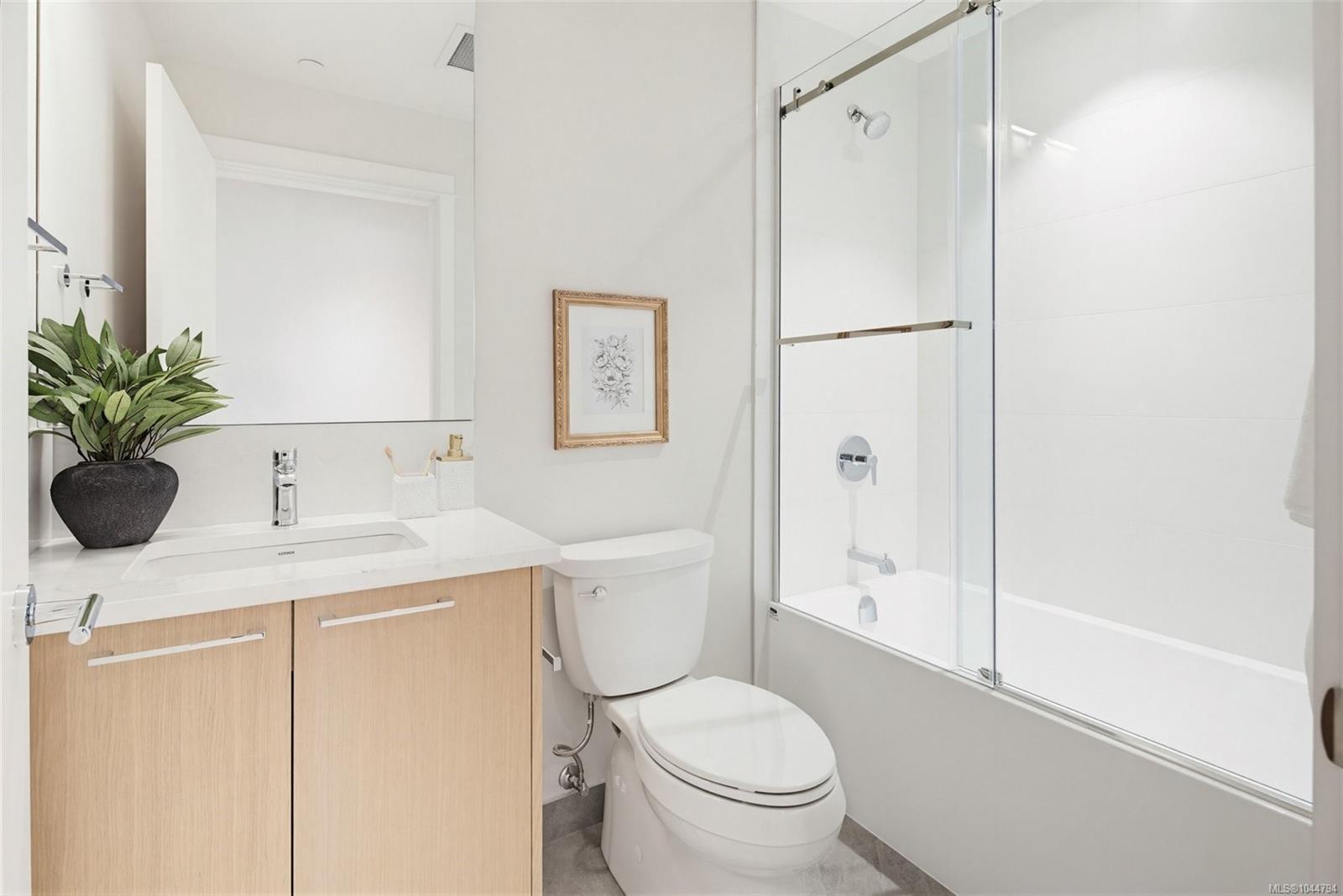 5229 Cordova Bay Rd #202