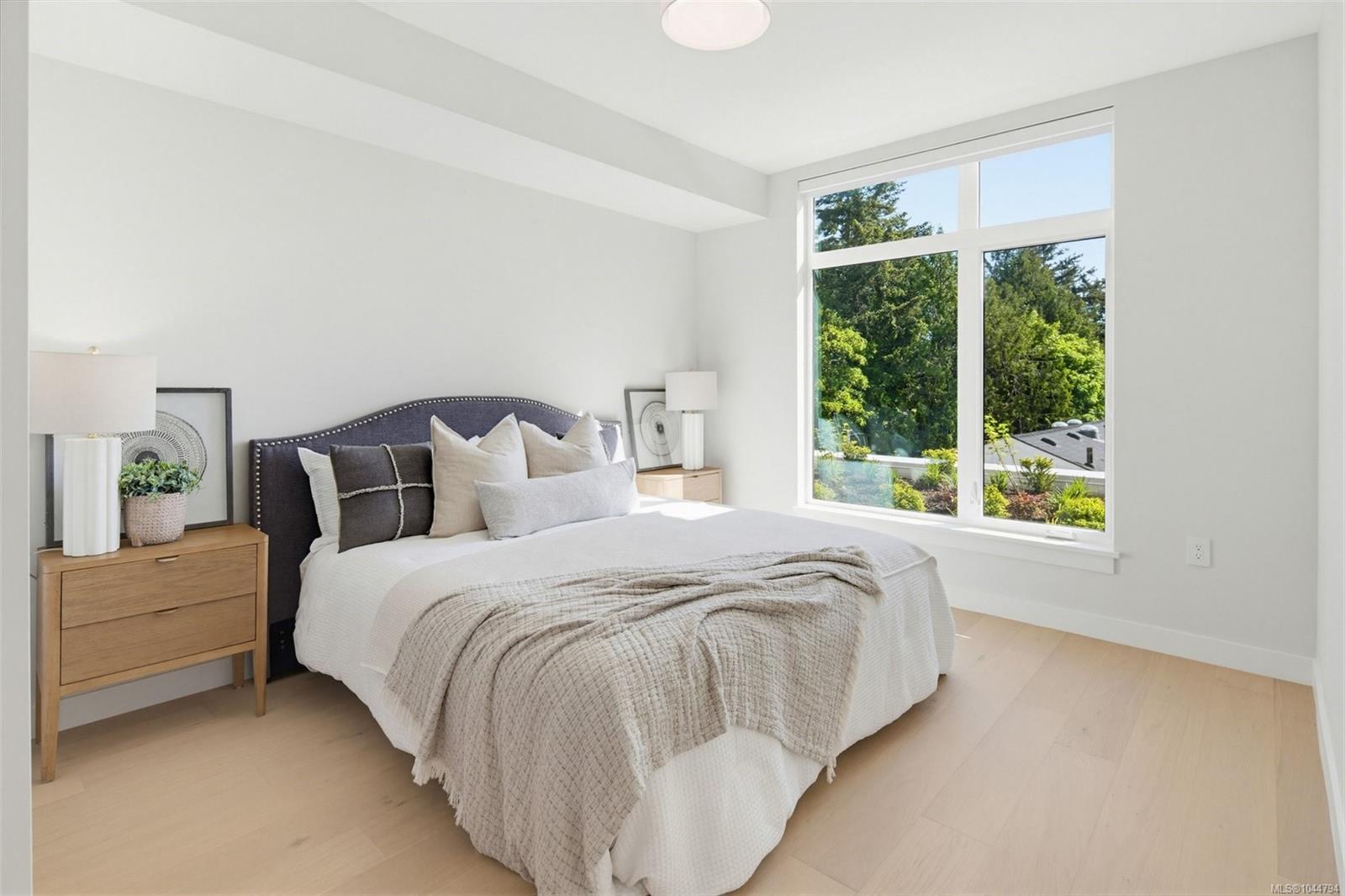 5229 Cordova Bay Rd #202