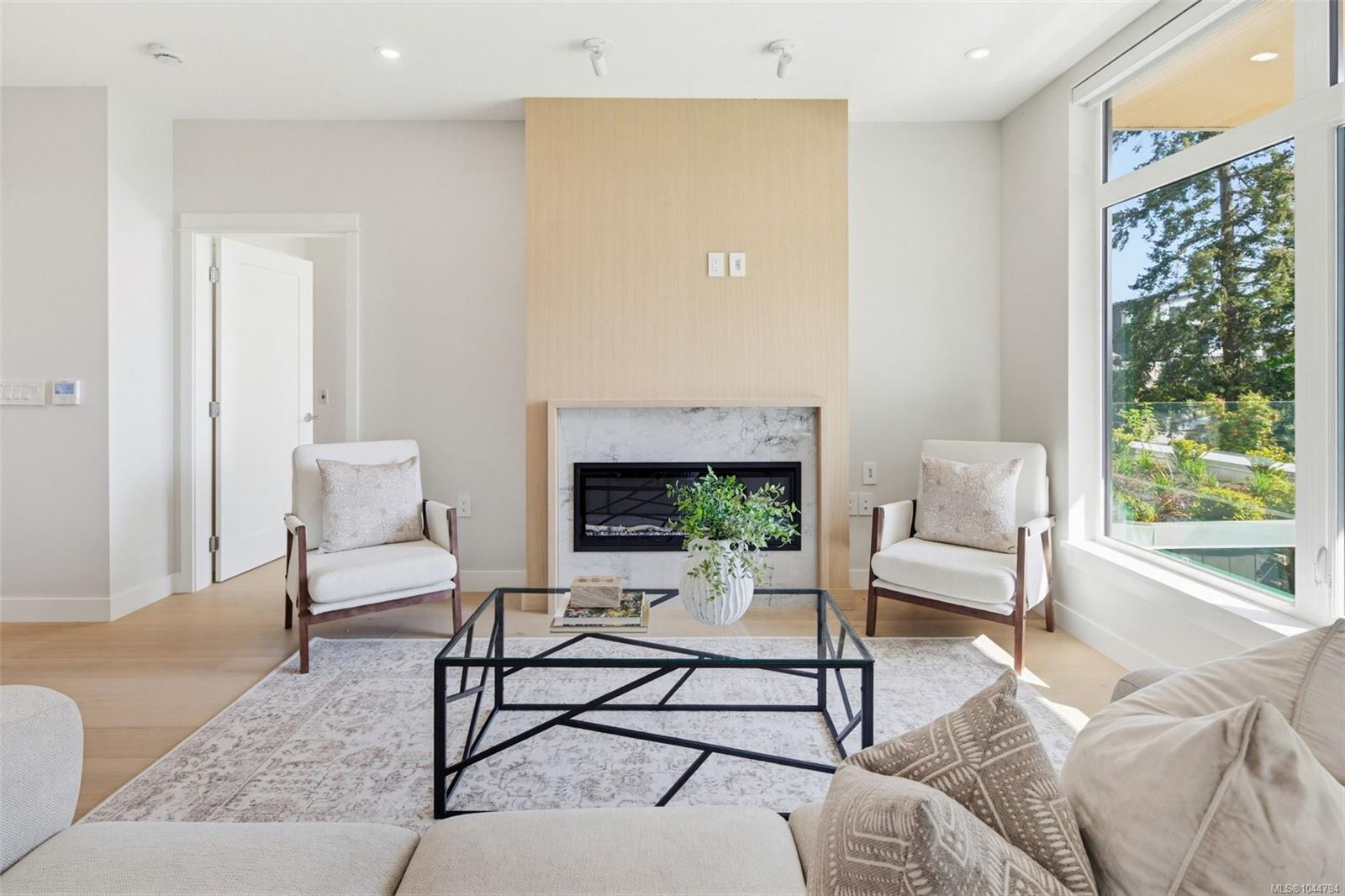 5229 Cordova Bay Rd #202