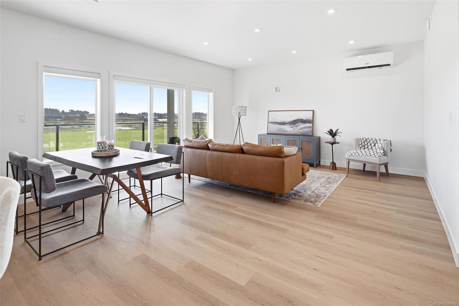7053 Central Saanich Rd Unit: #201
