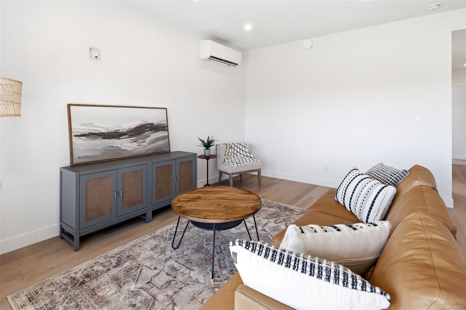 7053 Central Saanich Rd Unit: #201