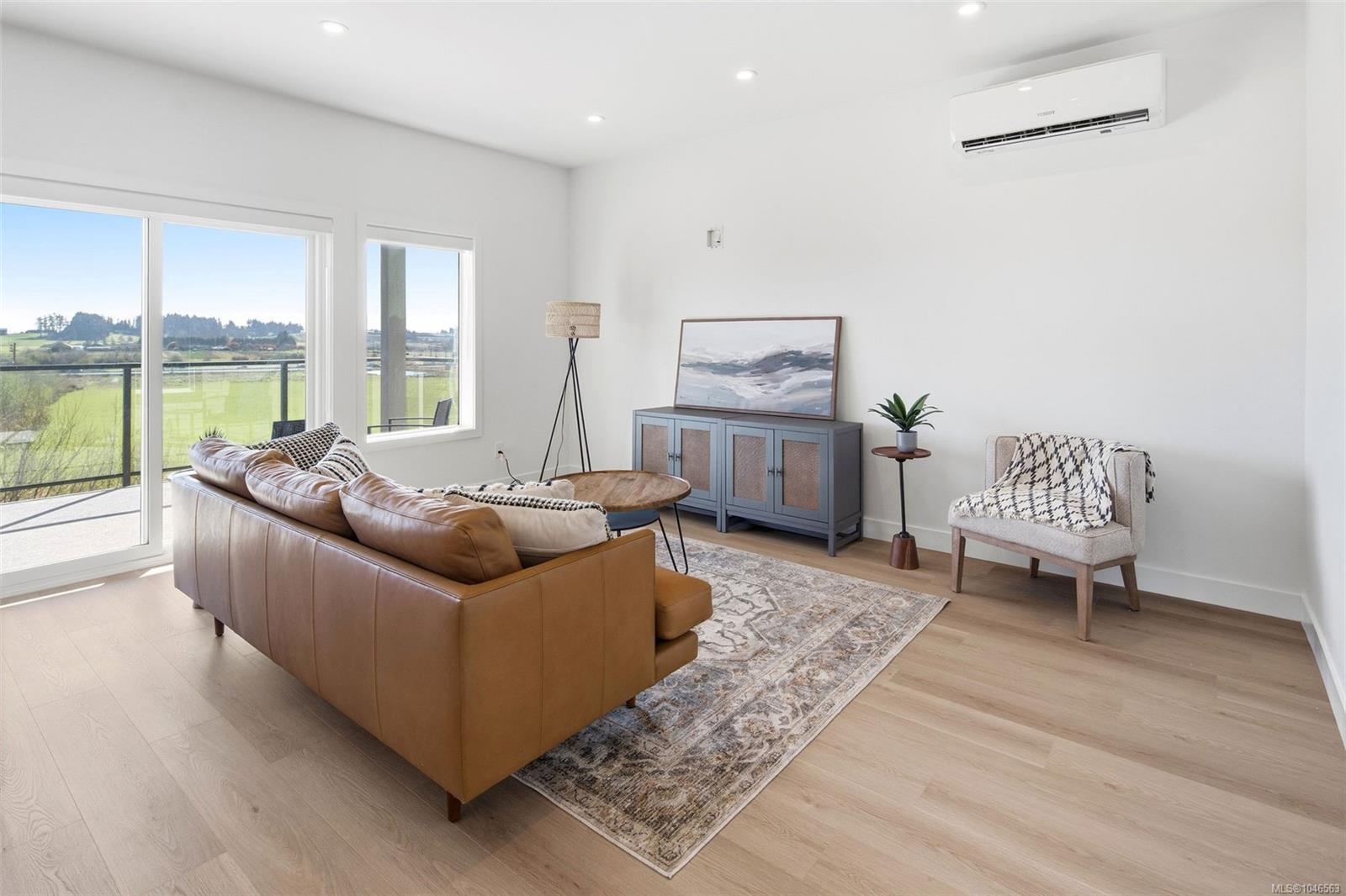 7053 Central Saanich Rd Unit: #201