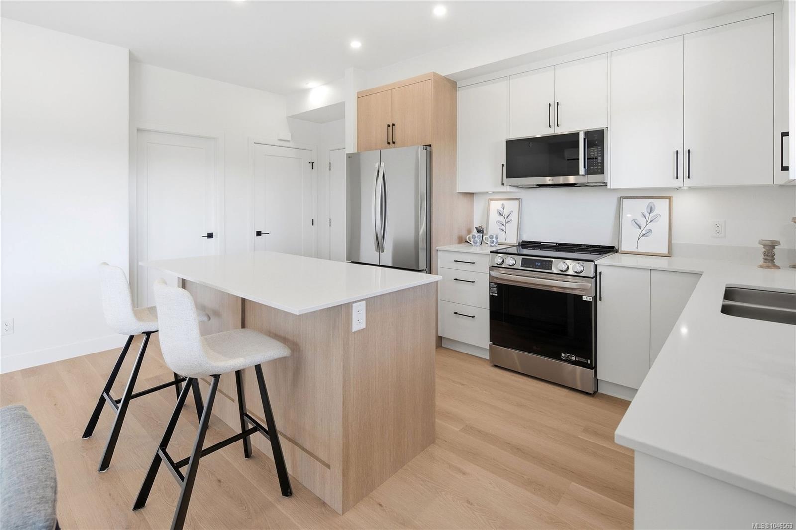 7053 Central Saanich Rd Unit: #201
