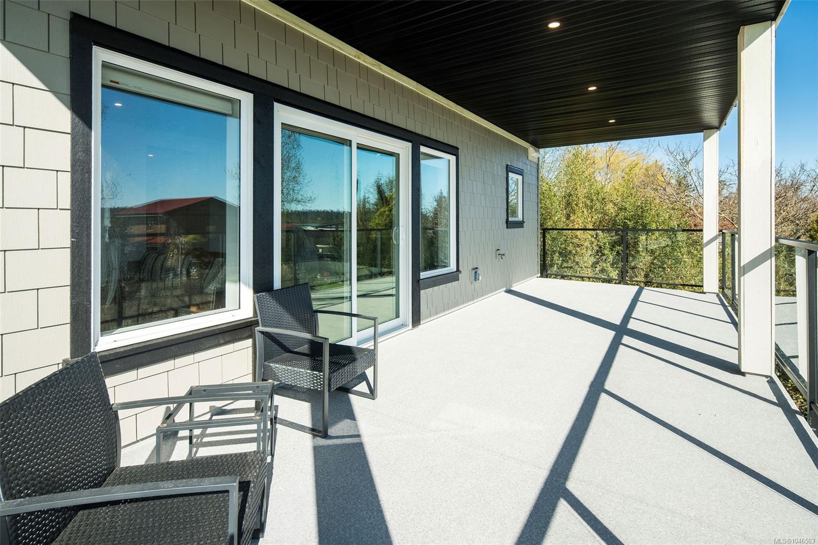 7053 Central Saanich Rd Unit: #201