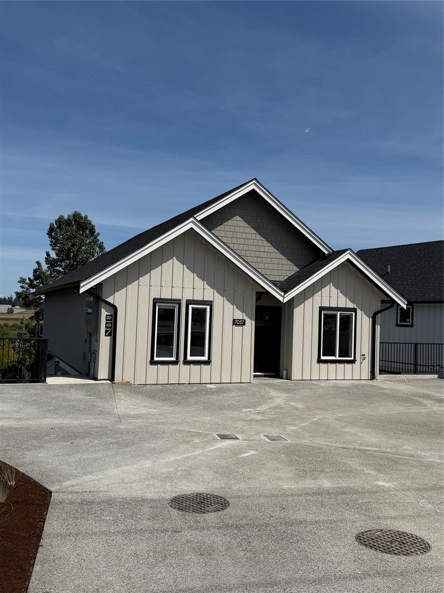 7053 Central Saanich Rd Unit: #201