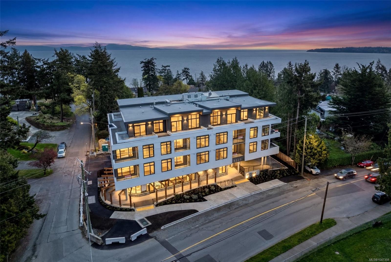 5229 Cordova Bay Rd #301