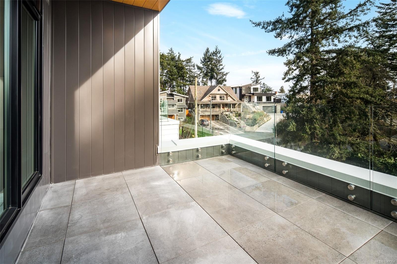 5229 Cordova Bay Rd #301