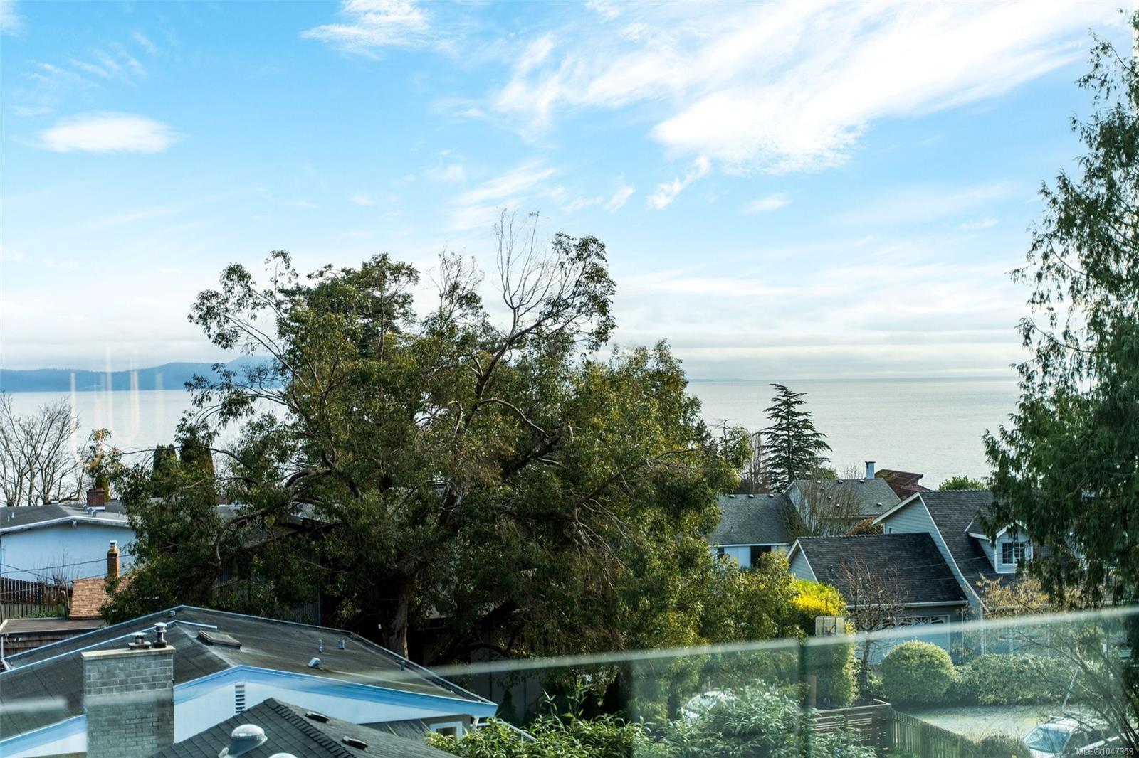 5229 Cordova Bay Rd #301