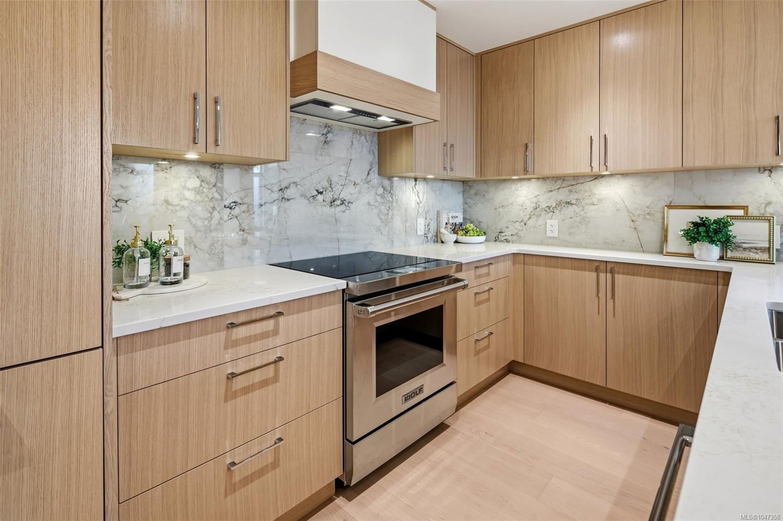 5229 Cordova Bay Rd #301
