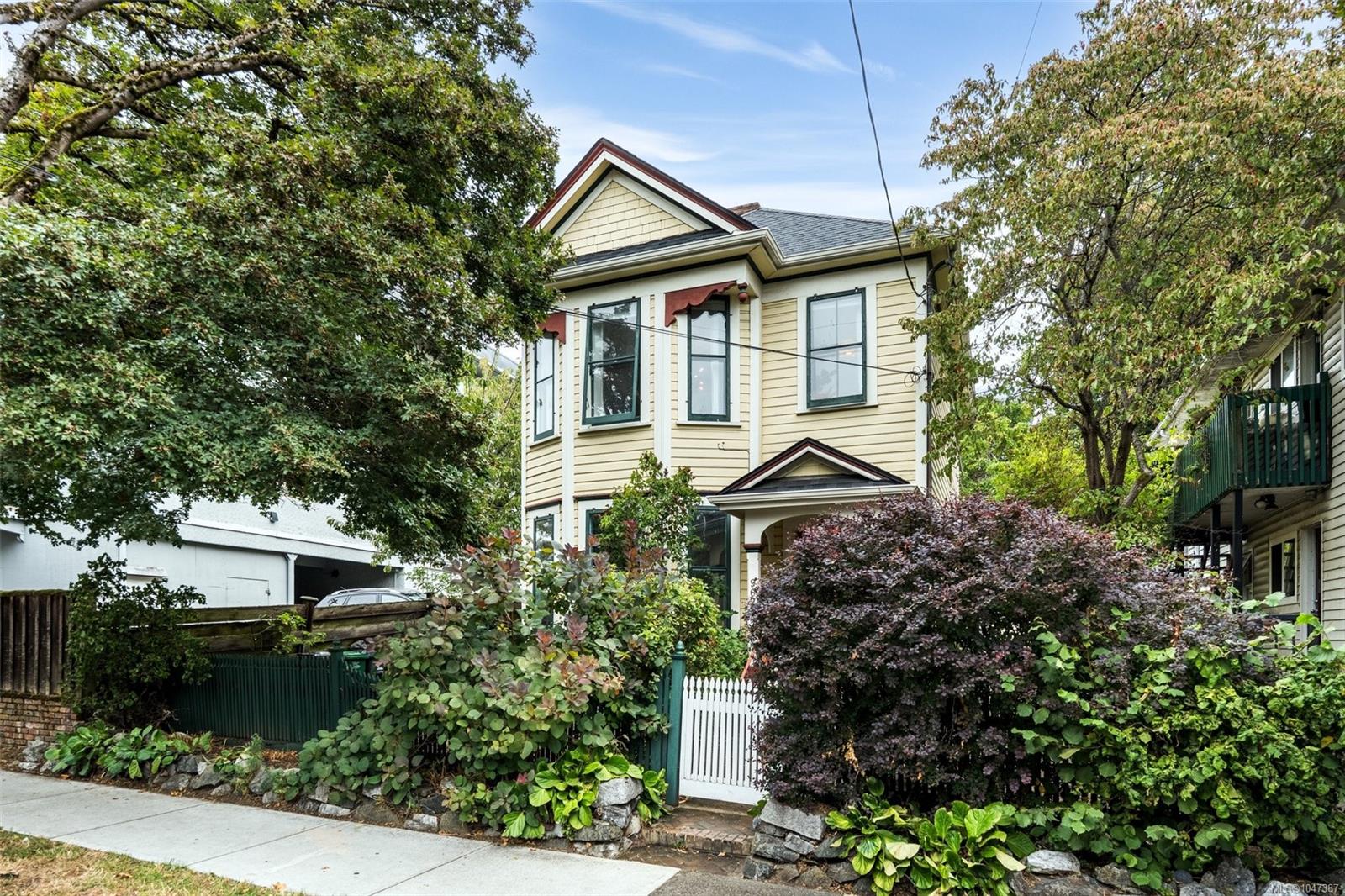 962 Fairfield Rd