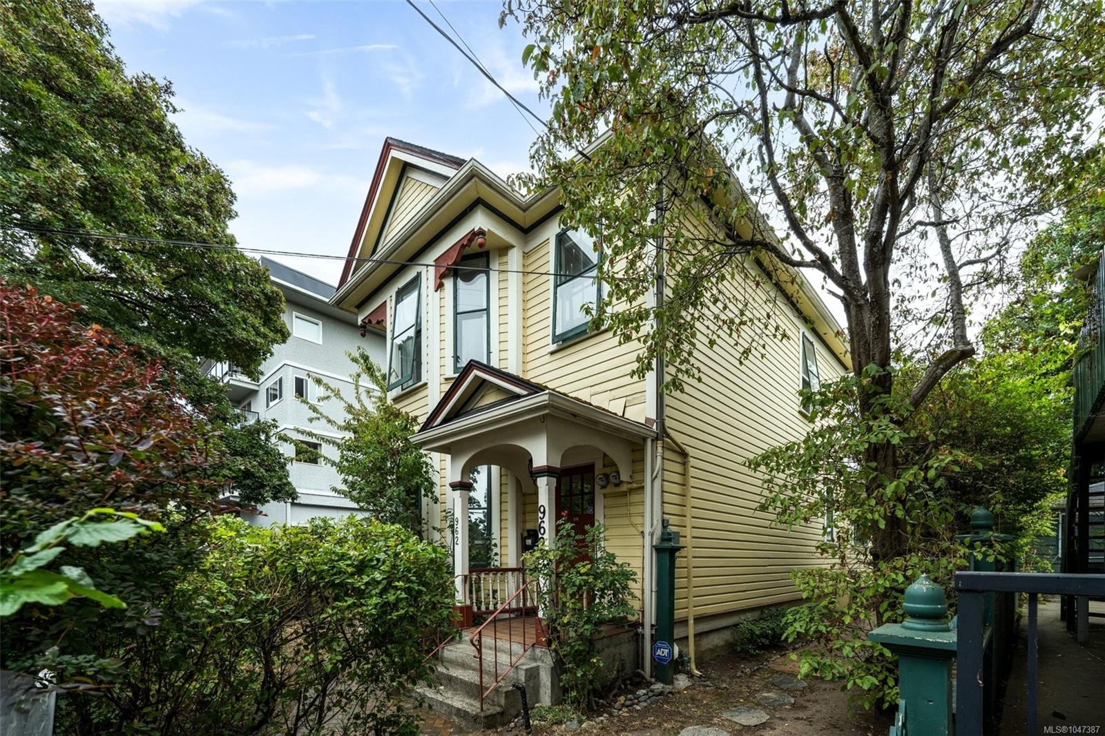 962 Fairfield Rd