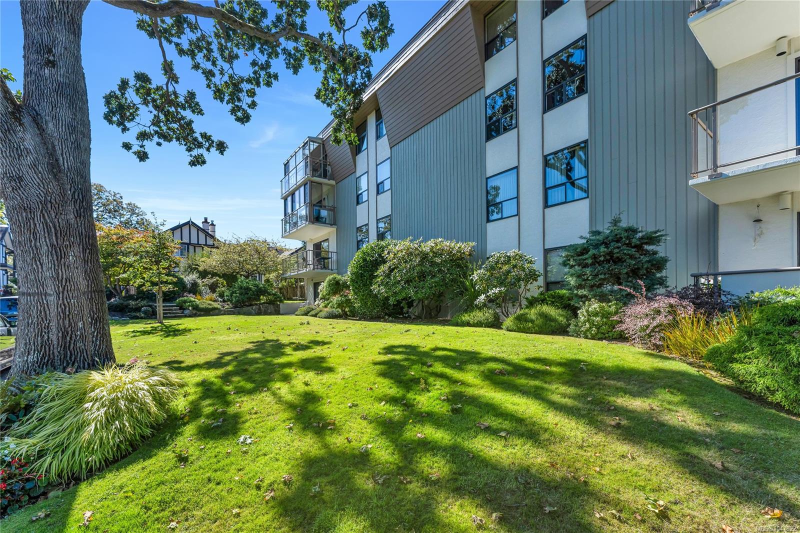 2125 Oak Bay Ave Unit: #407