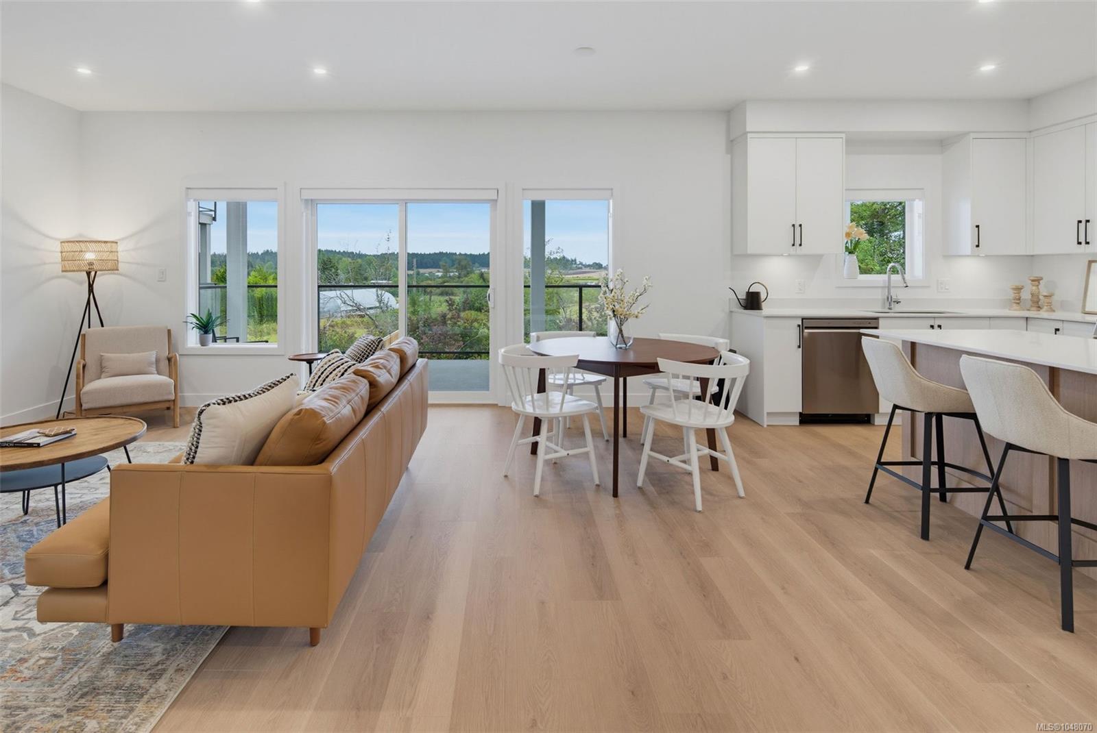 7043 Central Saanich Rd Unit: #201
