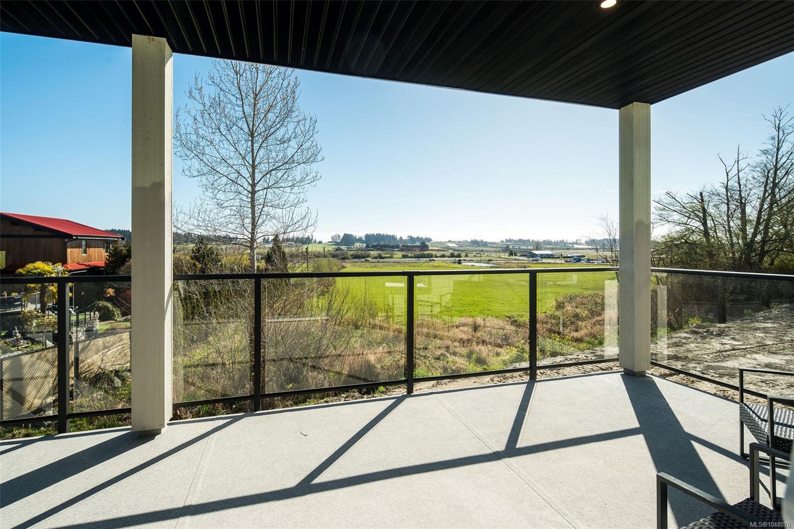 7043 Central Saanich Rd Unit: #201