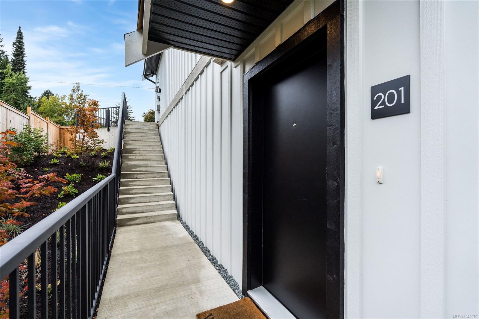 7043 Central Saanich Rd Unit: #201