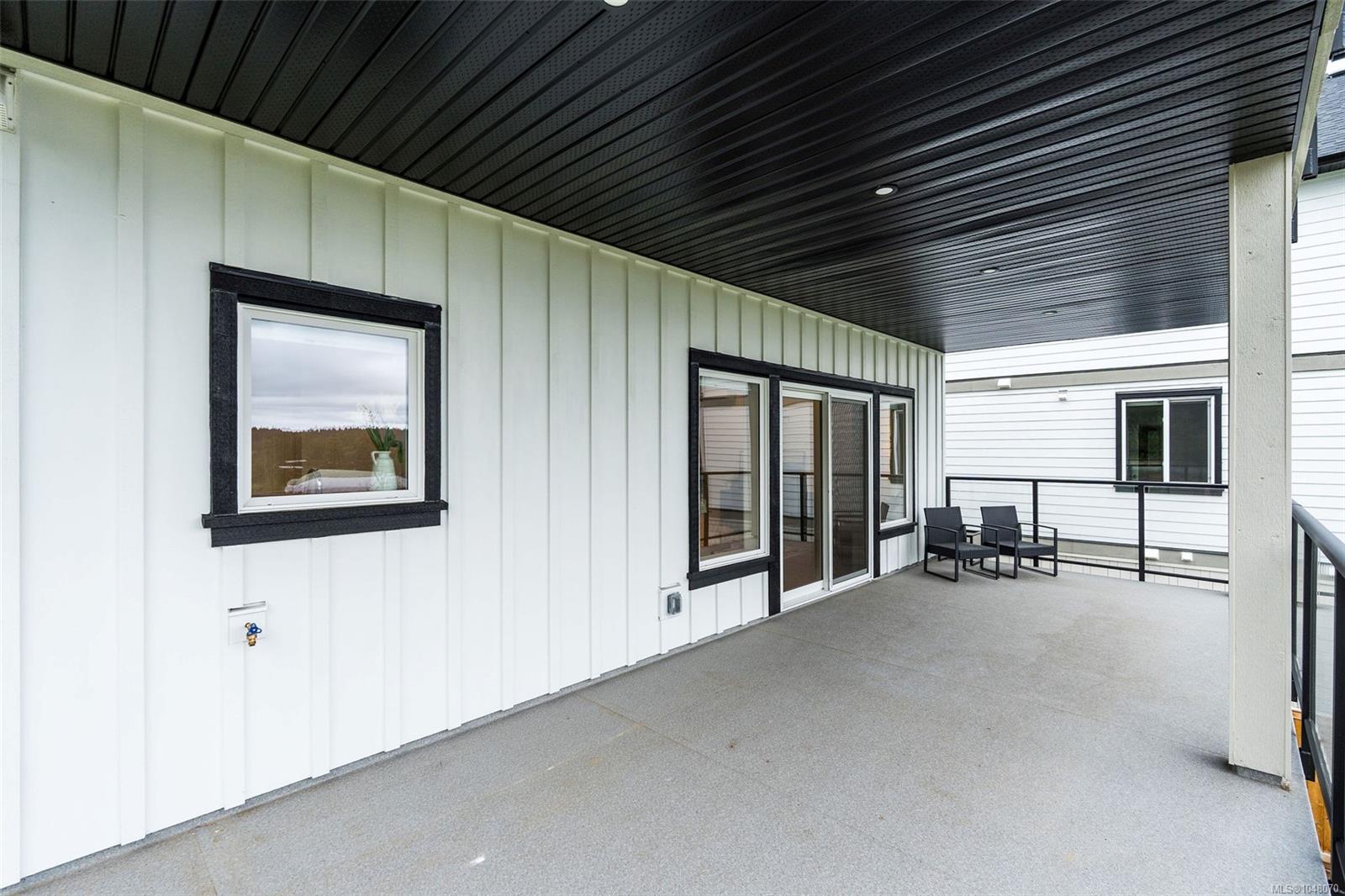 7043 Central Saanich Rd Unit: #201