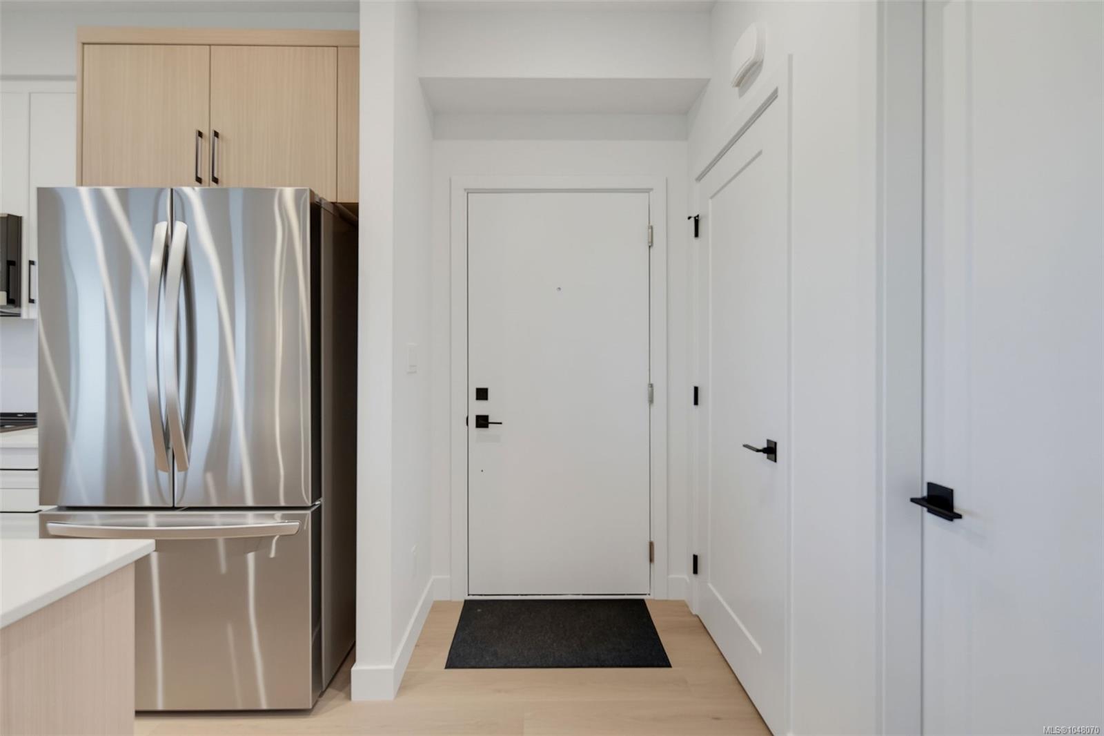 7043 Central Saanich Rd Unit: #201