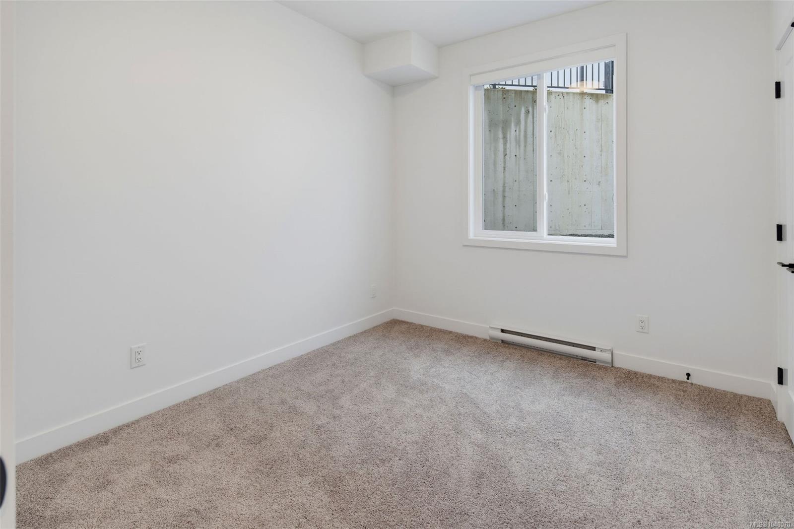 7043 Central Saanich Rd Unit: #201