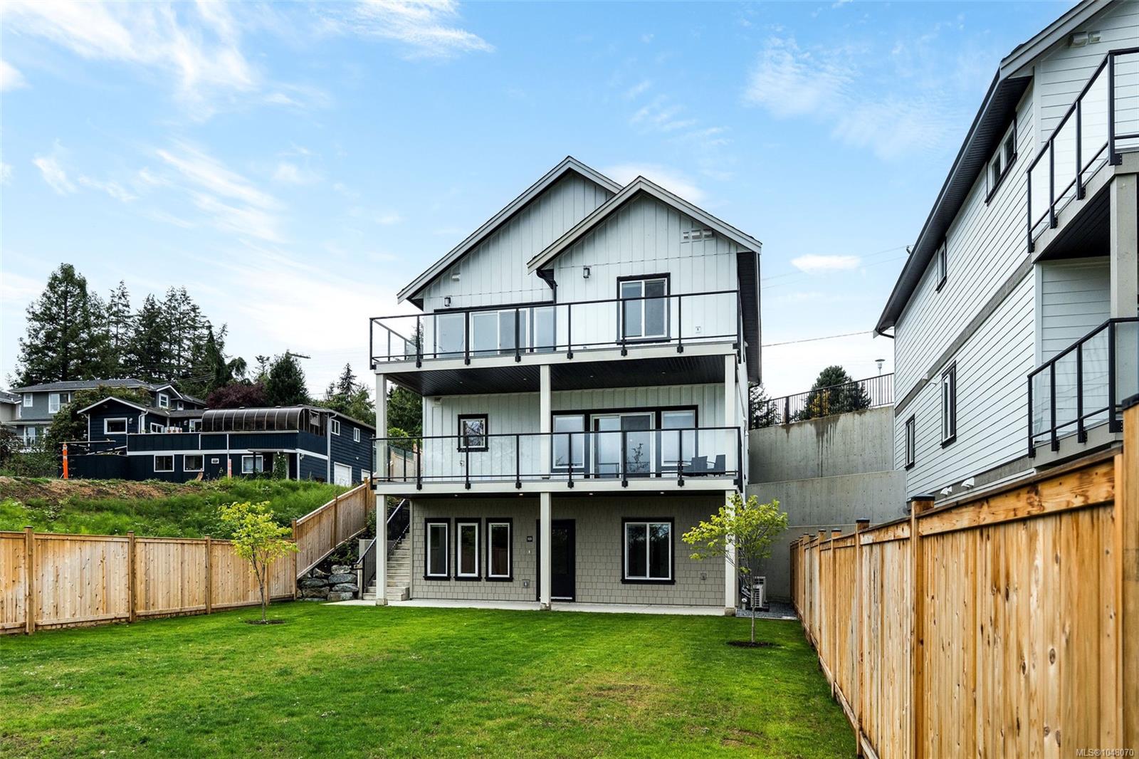 7043 Central Saanich Rd Unit: #201