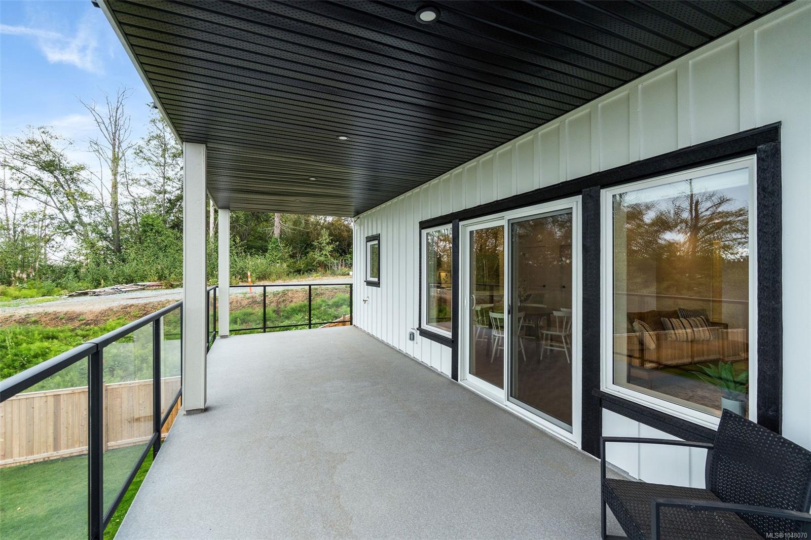 7043 Central Saanich Rd Unit: #201